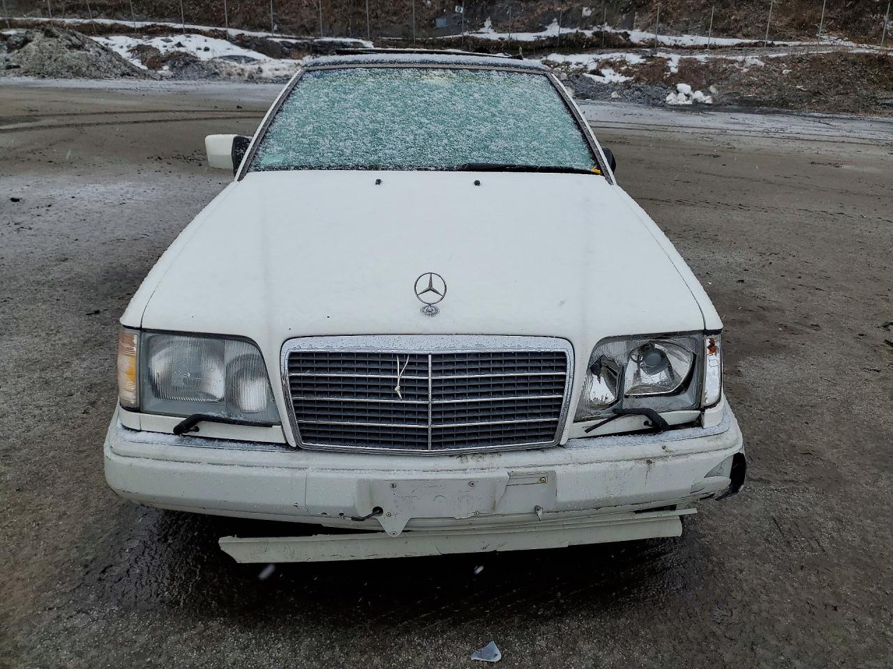 1995 Mercedes-benz E 320 White vin: WDBEA66E4SC196758