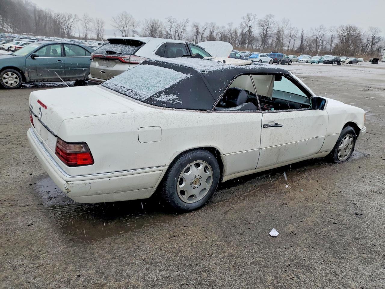 1995 Mercedes-benz E 320 White vin: WDBEA66E4SC196758