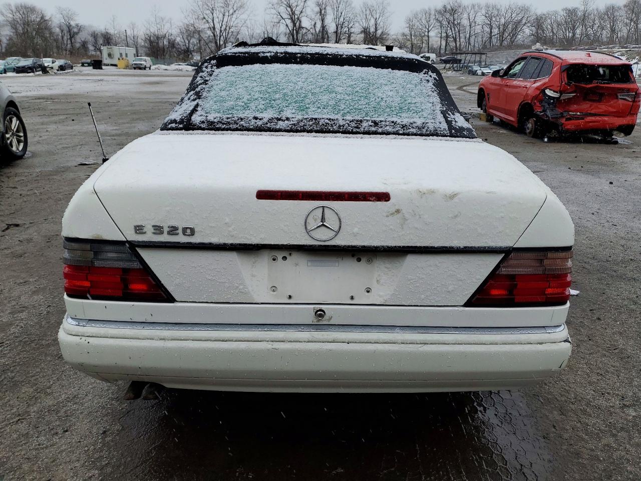 1995 Mercedes-benz E 320 White vin: WDBEA66E4SC196758