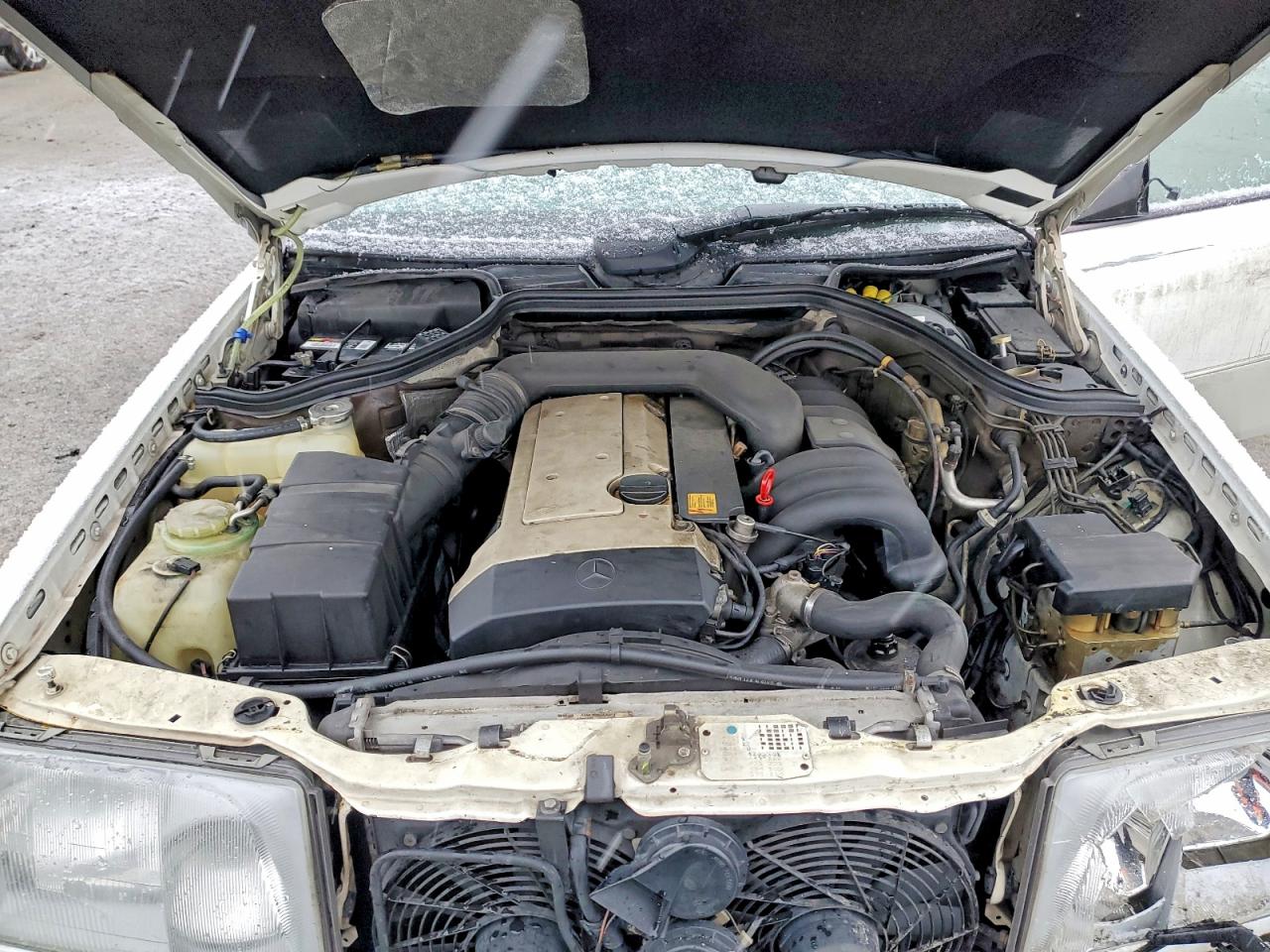 1995 Mercedes-benz E 320 White vin: WDBEA66E4SC196758