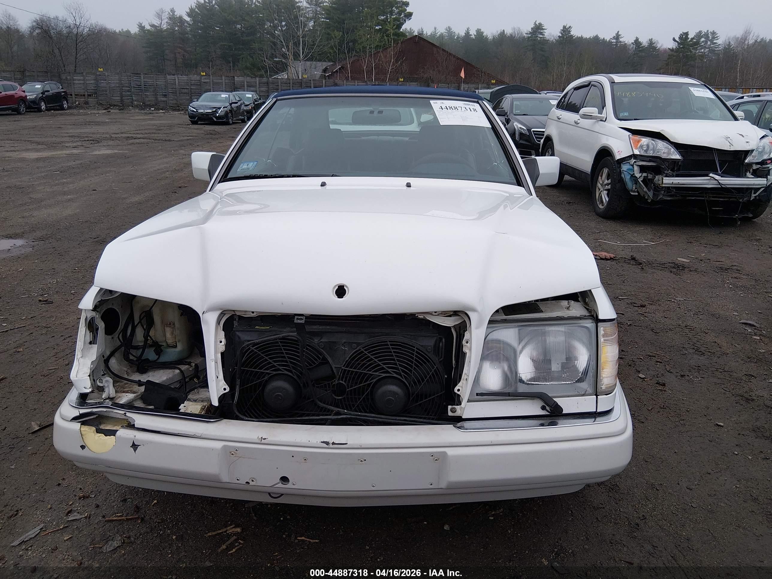 1995 Mercedes-benz E 320 White vin: WDBEA66E5SC280605