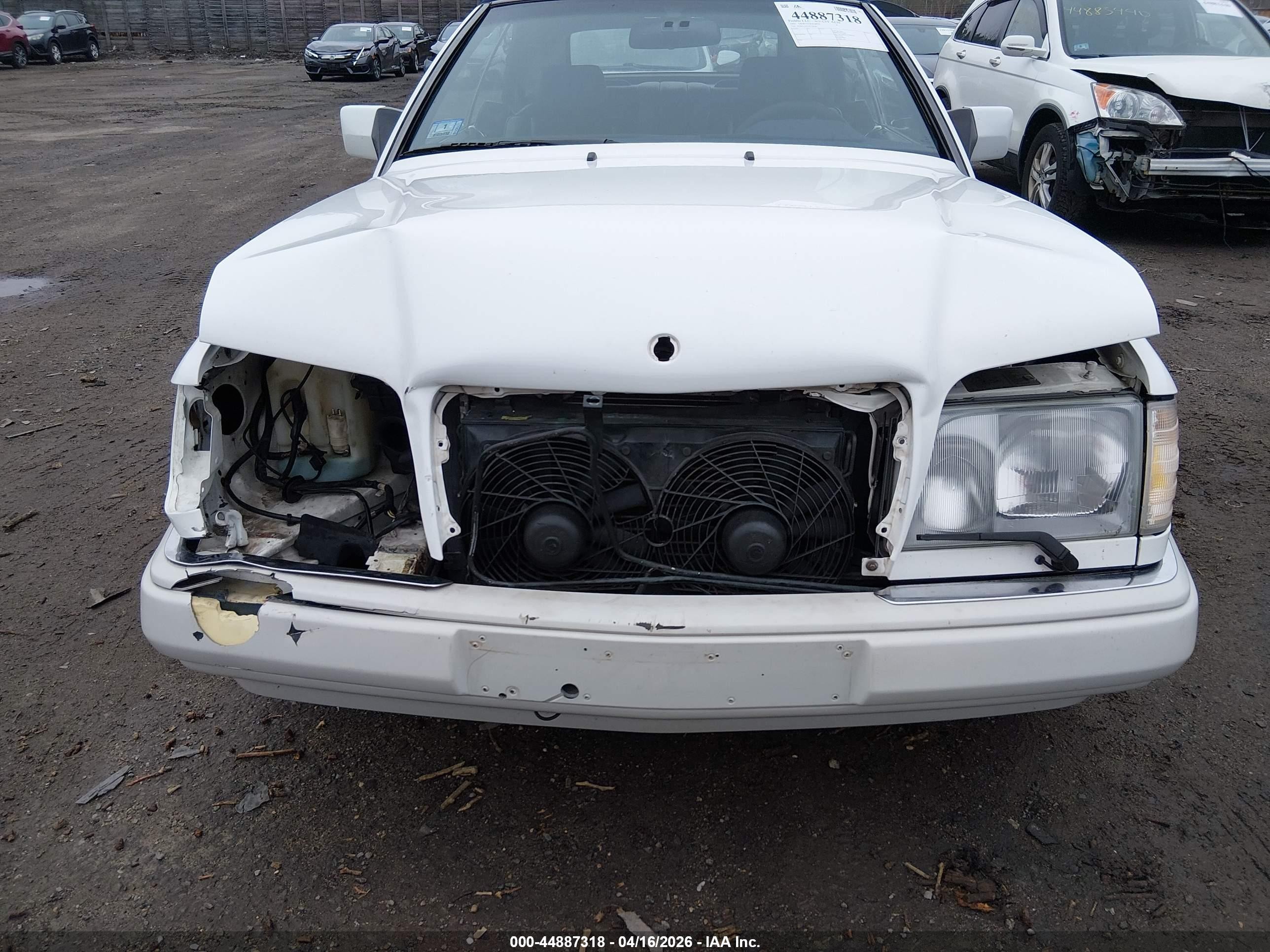 1995 Mercedes-benz E 320 White vin: WDBEA66E5SC280605