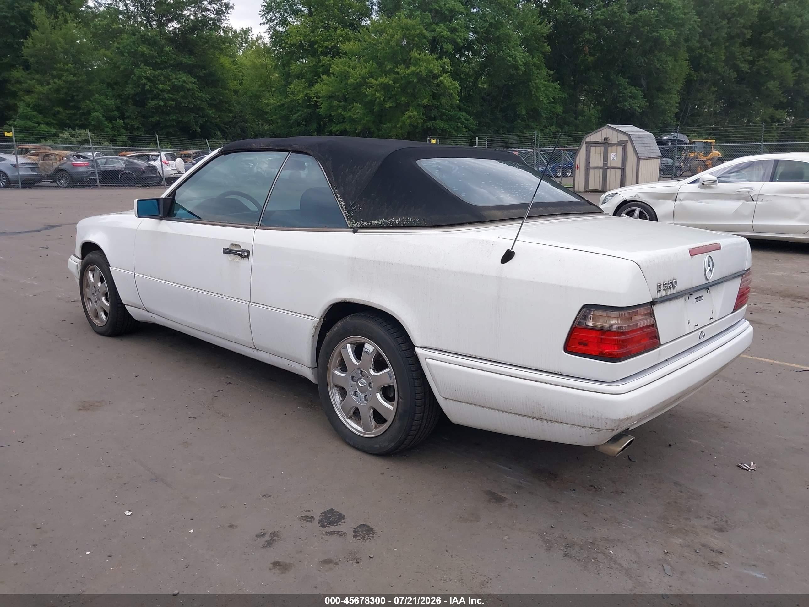 1995 Mercedes-benz E 320 White vin: WDBEA66E8SC272398