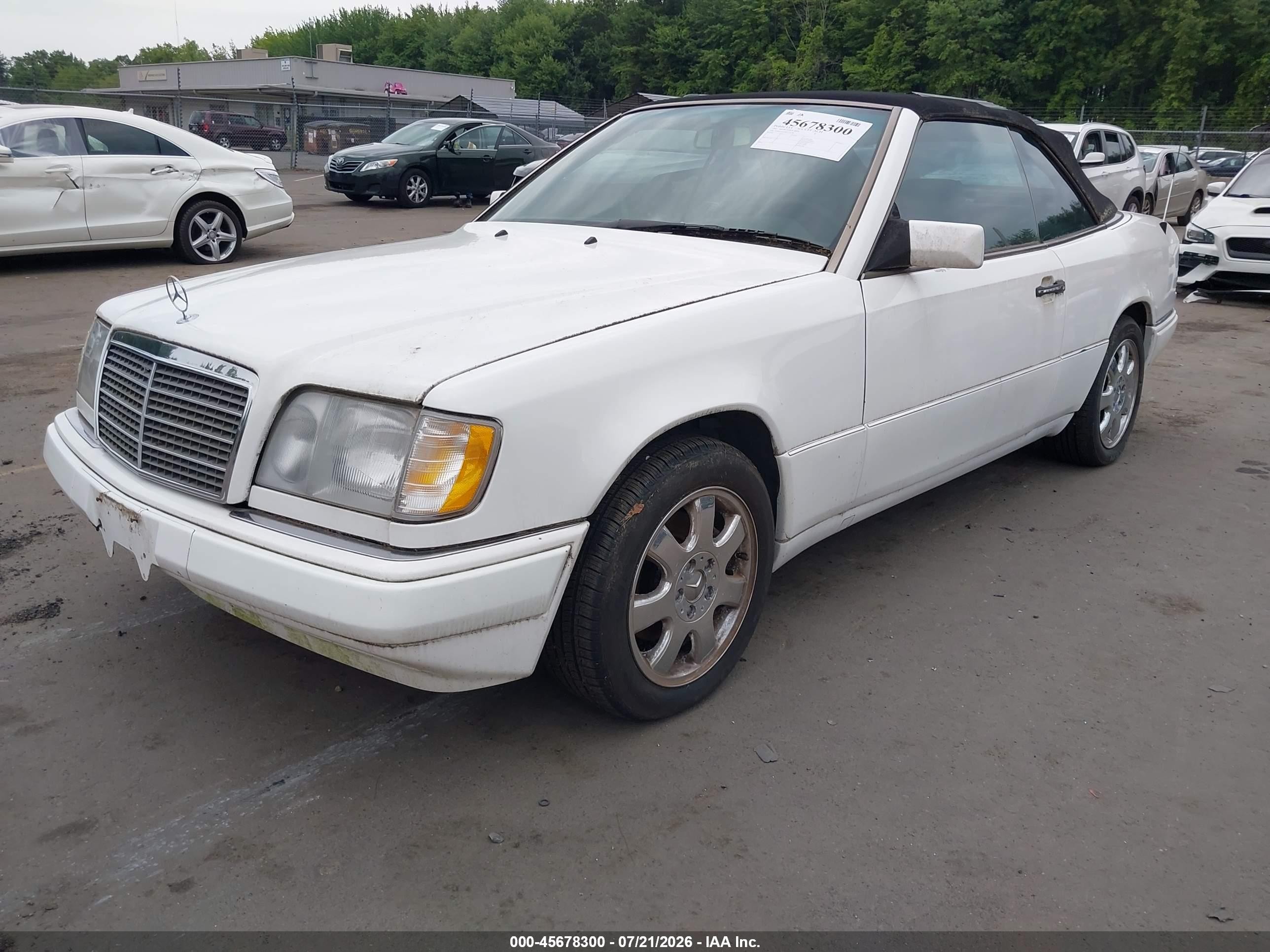1995 Mercedes-benz E 320 White vin: WDBEA66E8SC272398