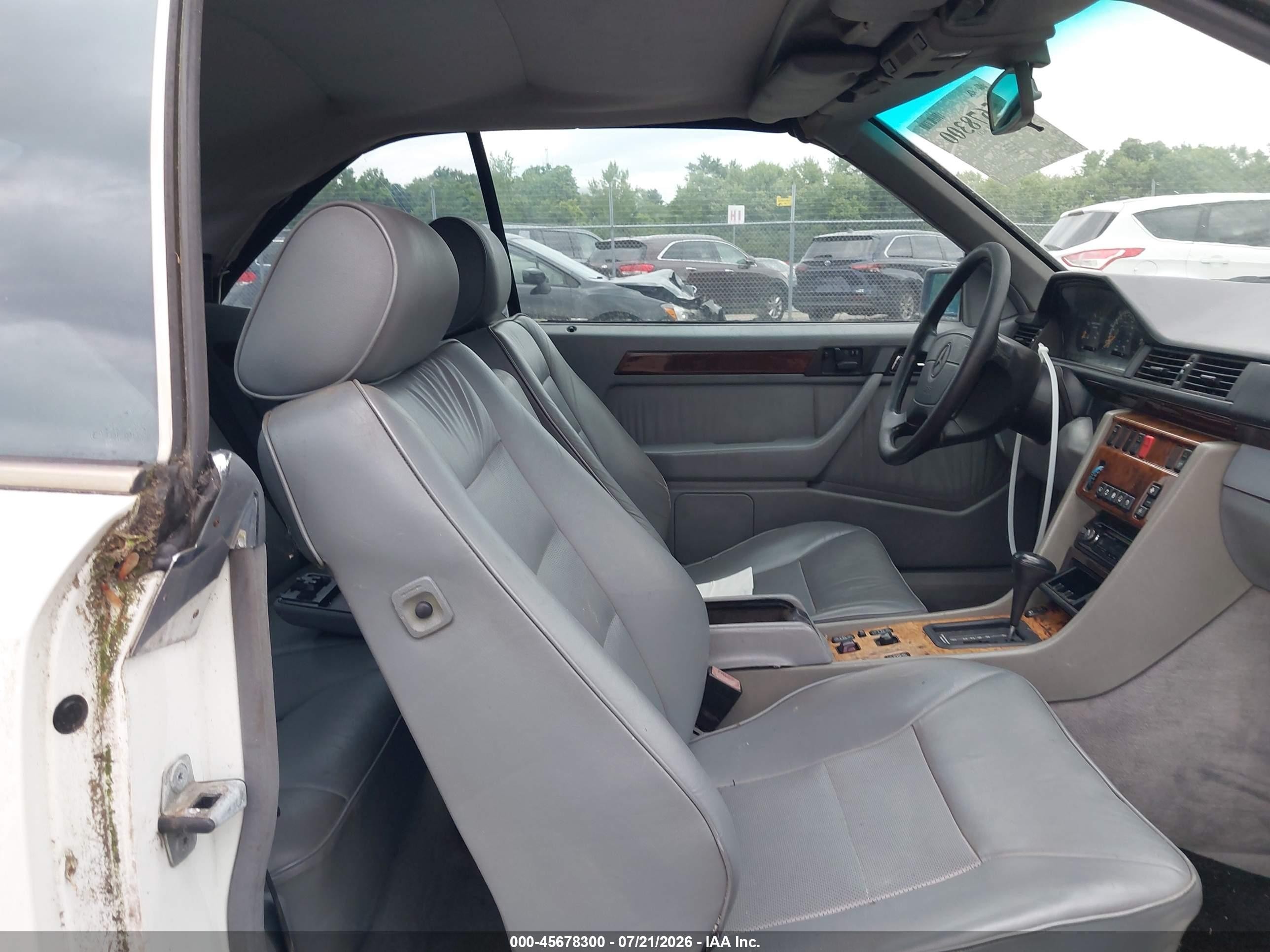 1995 Mercedes-benz E 320 White vin: WDBEA66E8SC272398