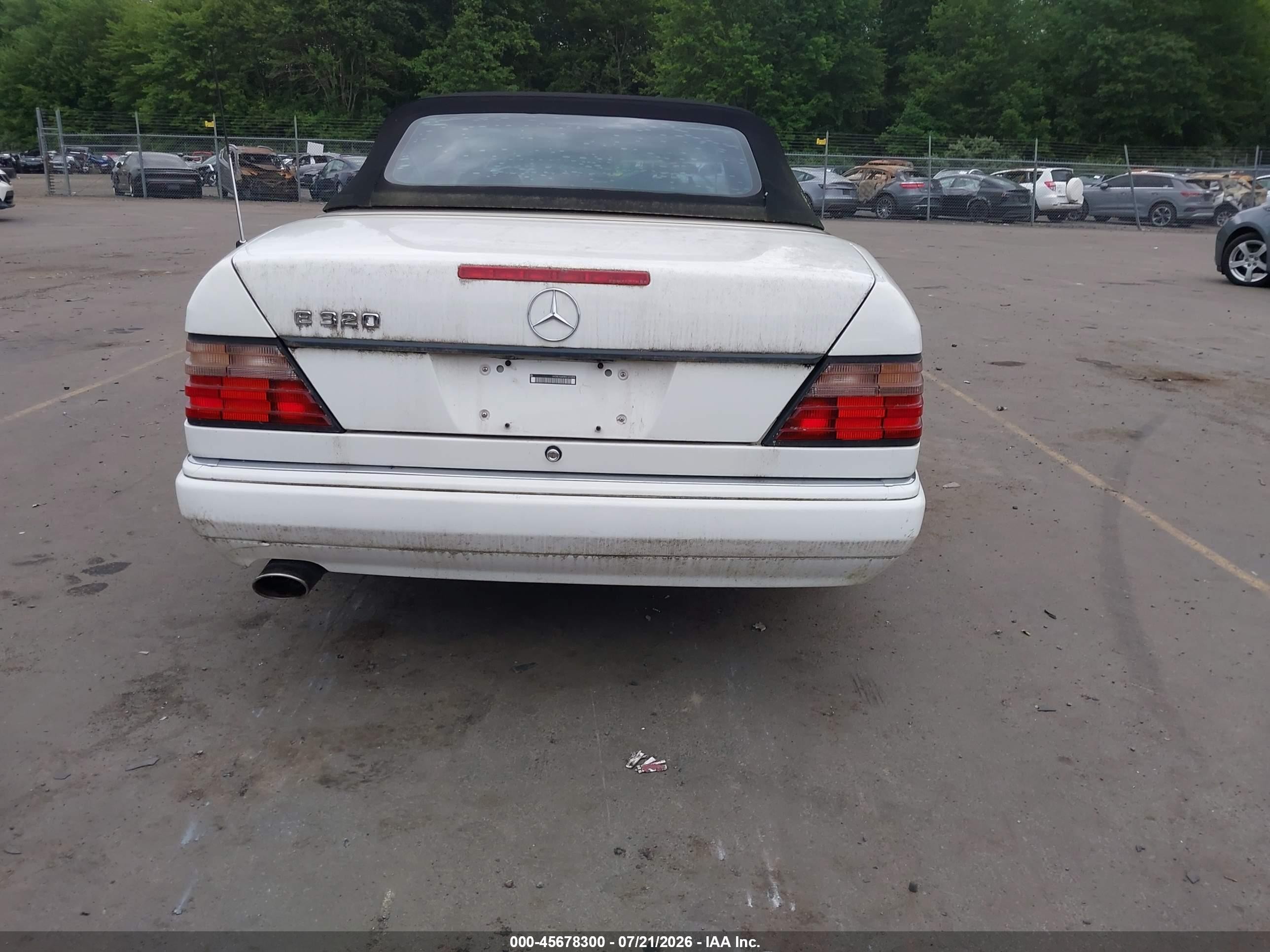 1995 Mercedes-benz E 320 White vin: WDBEA66E8SC272398