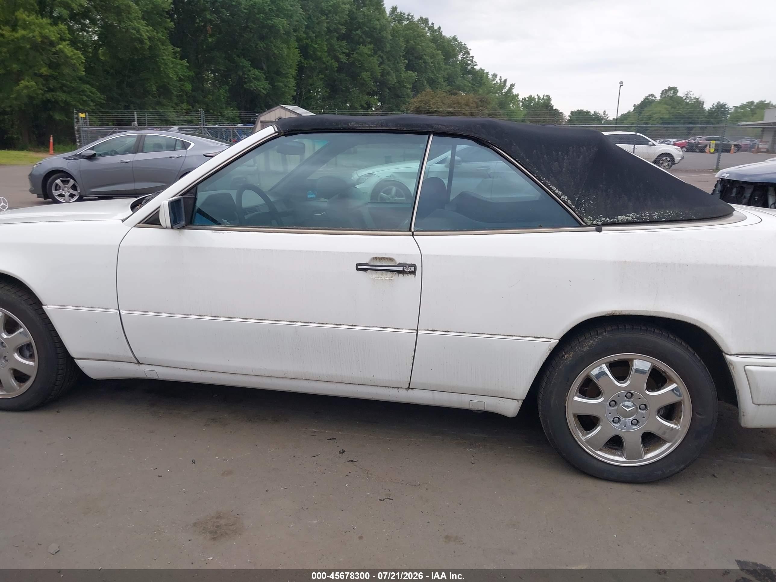 1995 Mercedes-benz E 320 White vin: WDBEA66E8SC272398