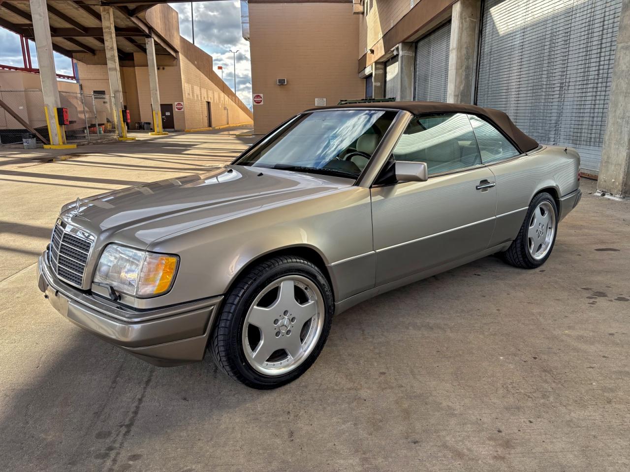 1995 Mercedes-benz E 320 Tan vin: WDBEA66E8SC283479