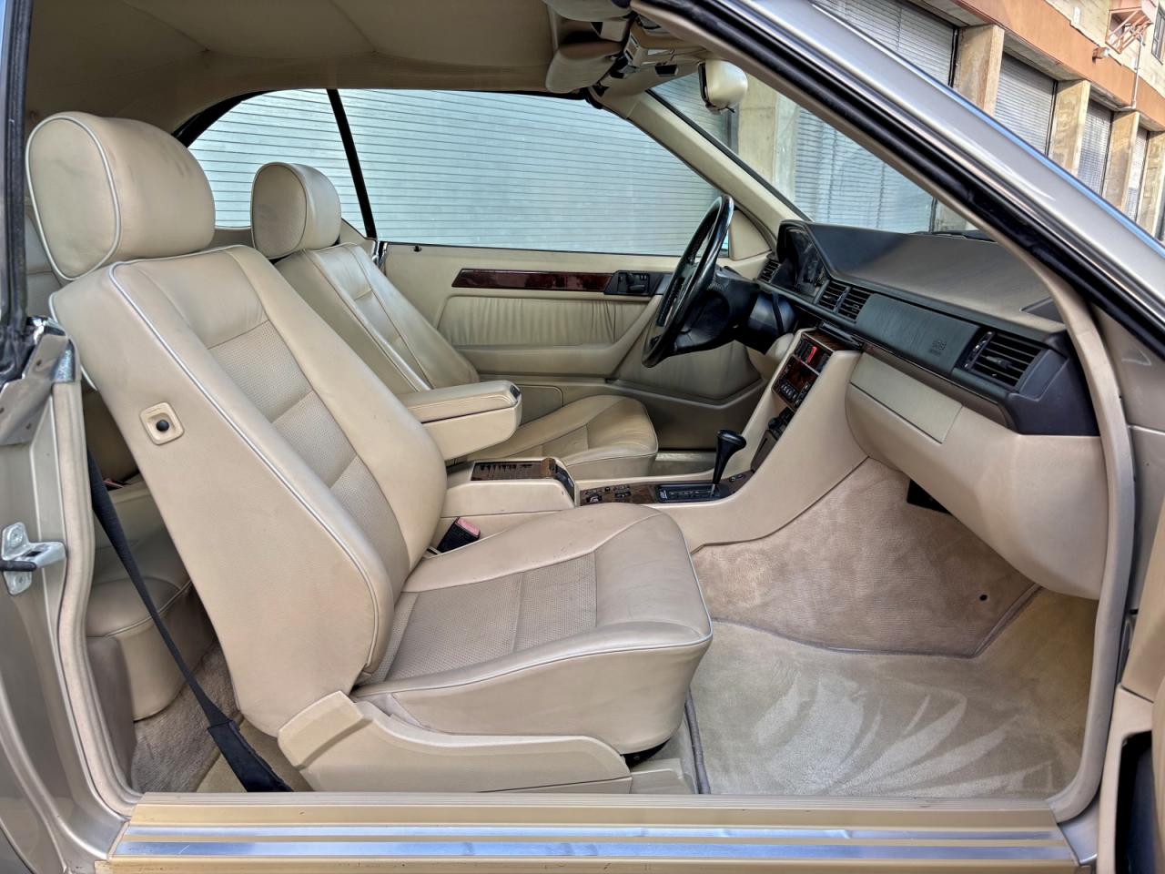 1995 Mercedes-benz E 320 Tan vin: WDBEA66E8SC283479