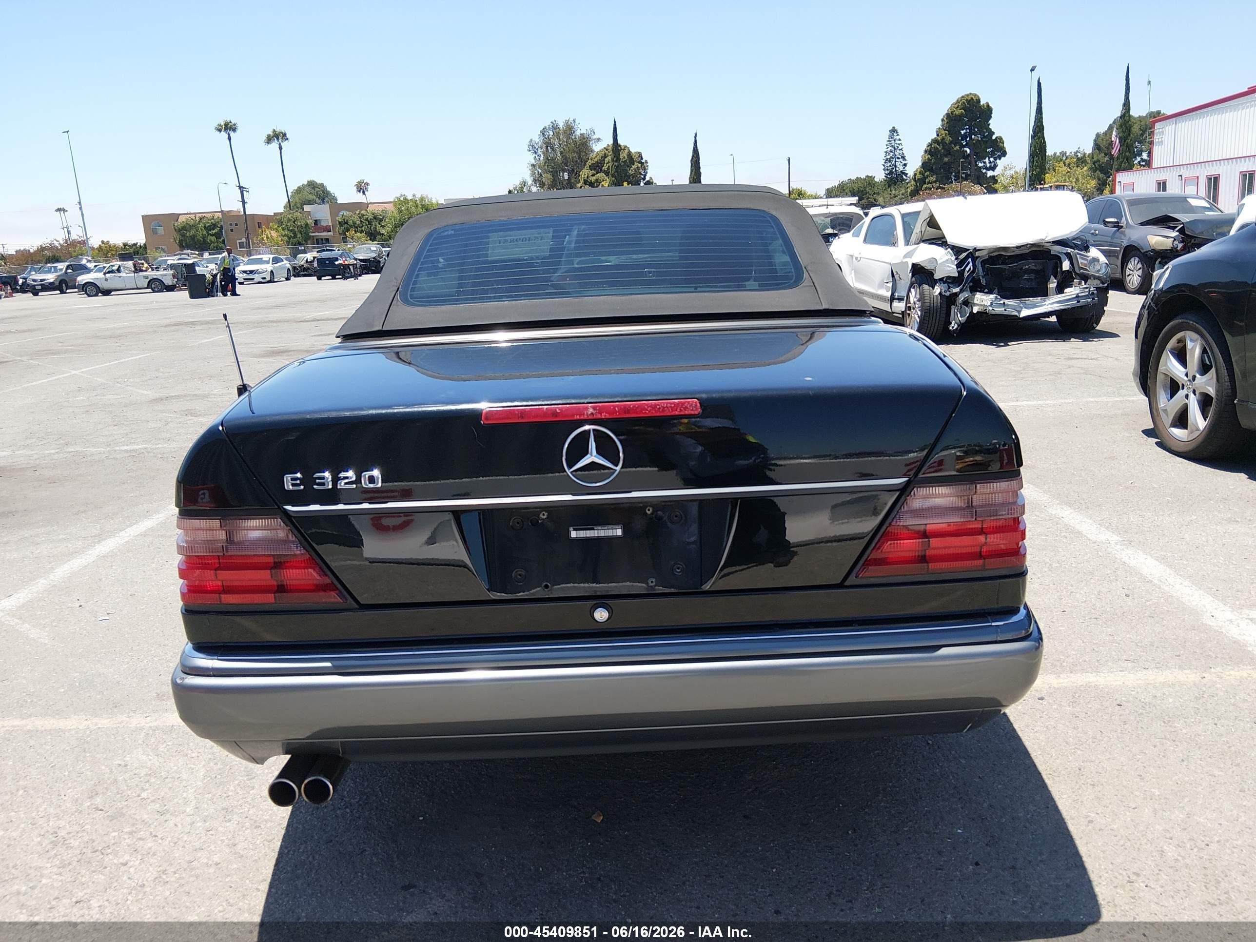 1995 Mercedes-benz E 320 Black vin: WDBEA66EXSC255845