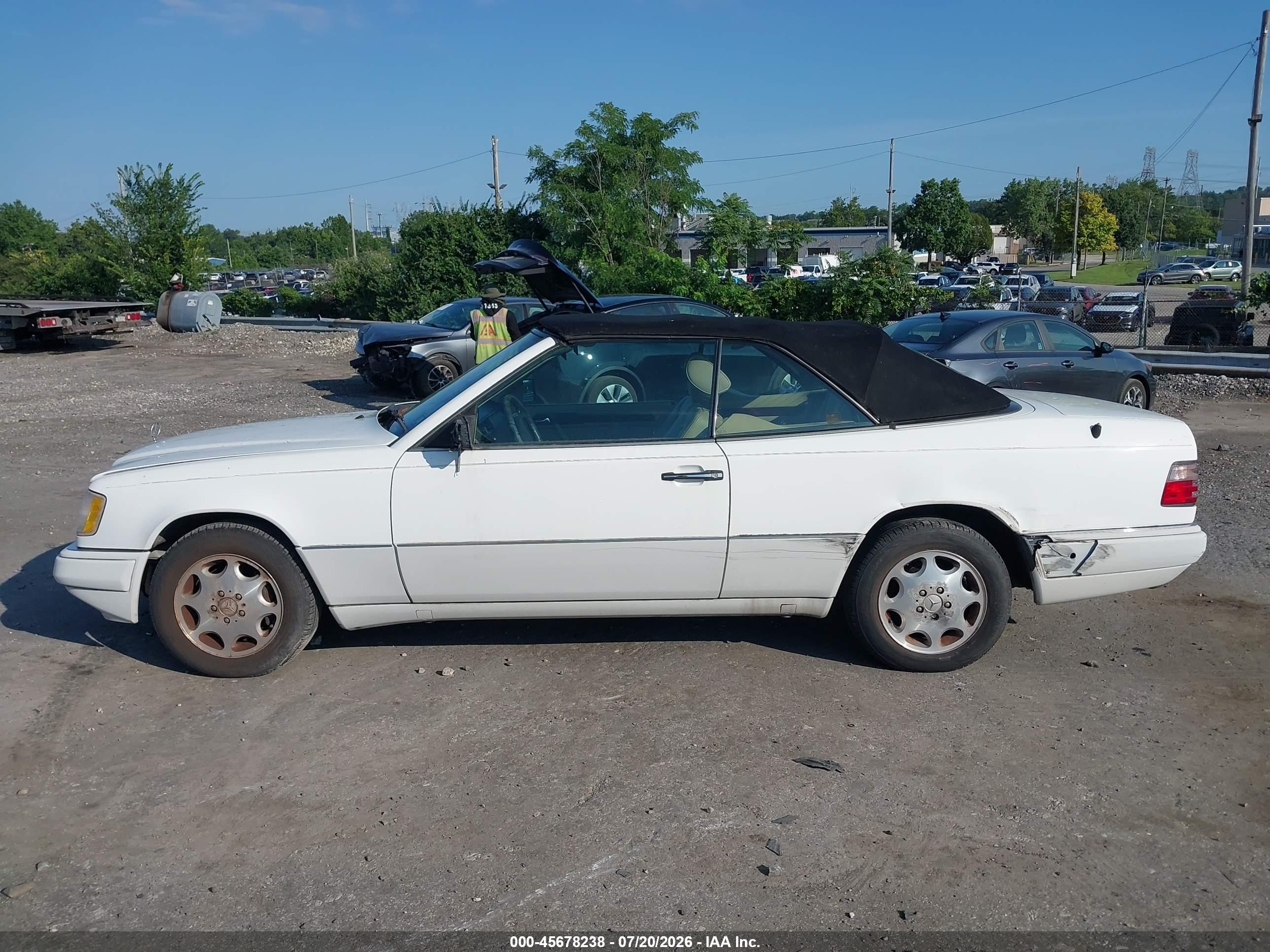 1995 Mercedes-benz E 320 White vin: WDBEA66EXSC268305