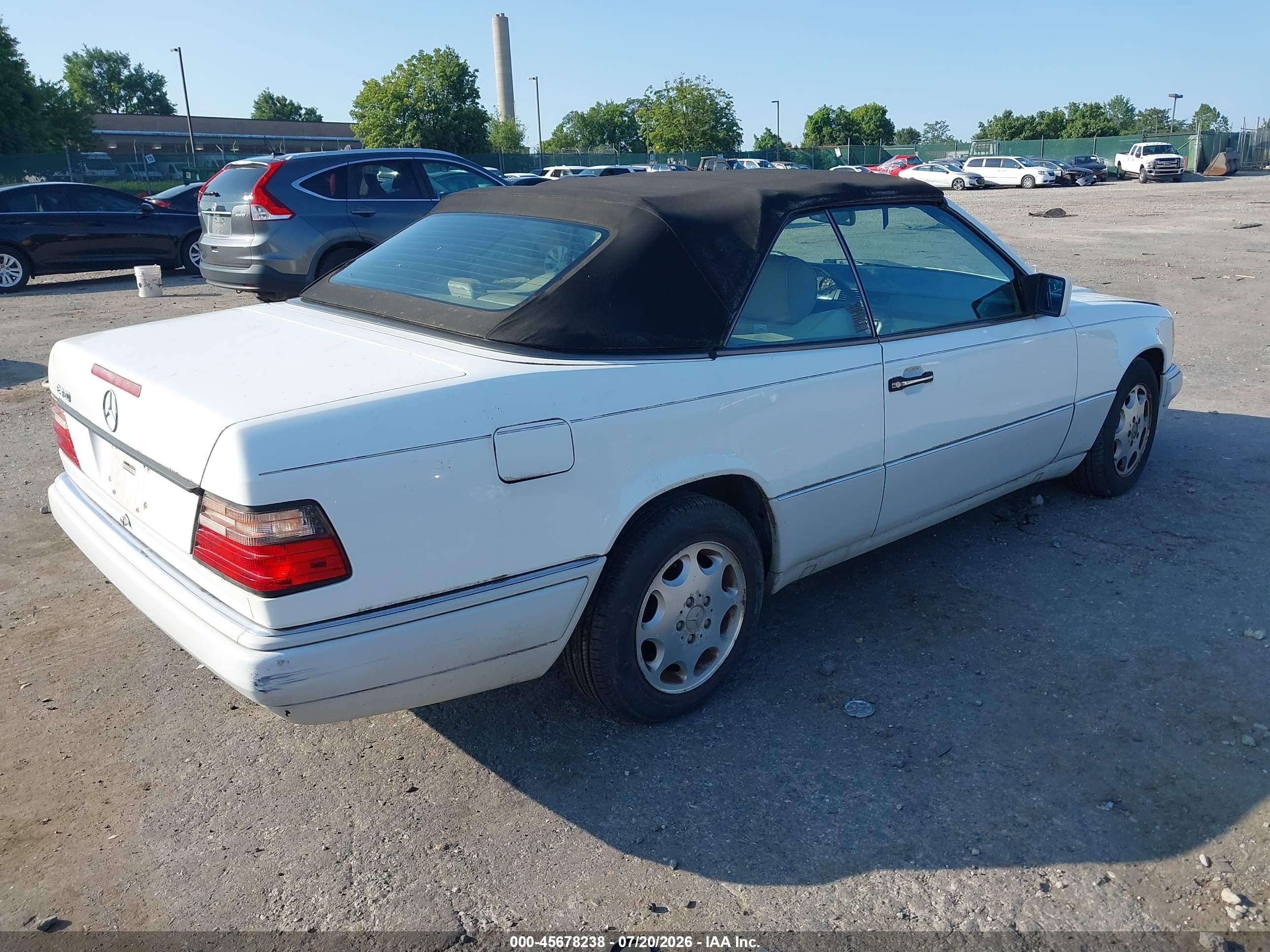 1995 Mercedes-benz E 320 White vin: WDBEA66EXSC268305