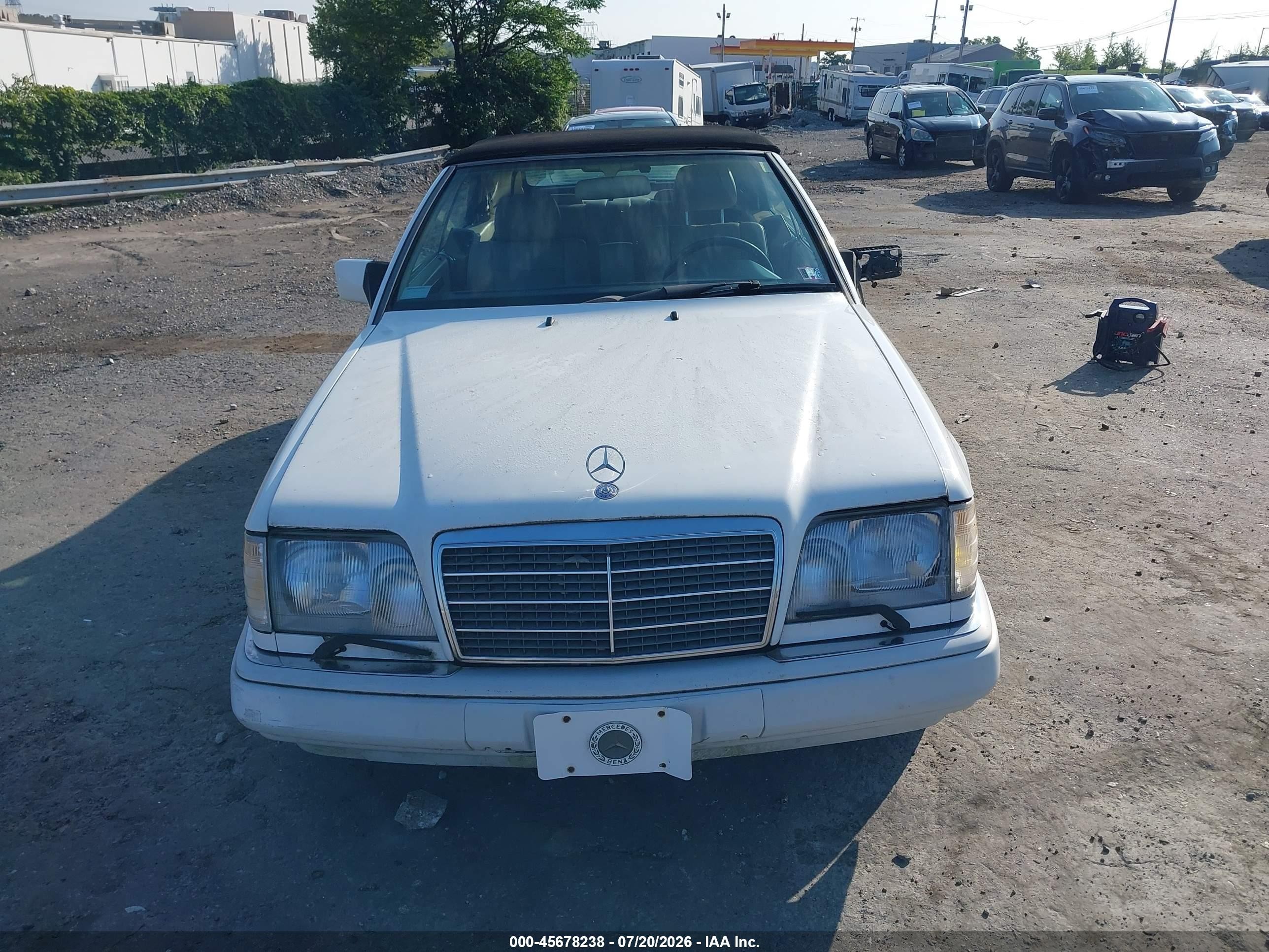 1995 Mercedes-benz E 320 White vin: WDBEA66EXSC268305
