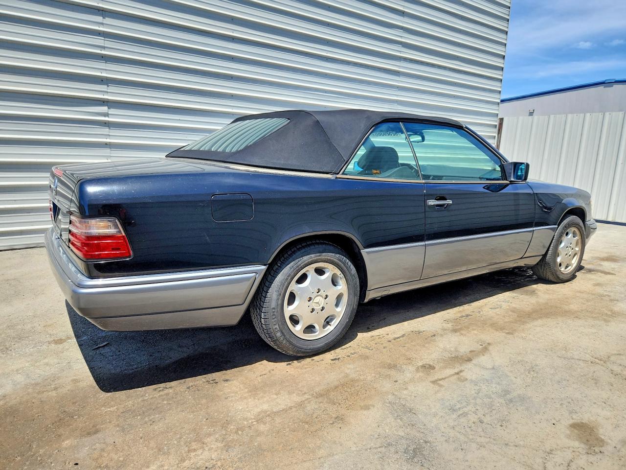 1995 Mercedes-benz E 320 Black vin: WDBEA66EXSC282317