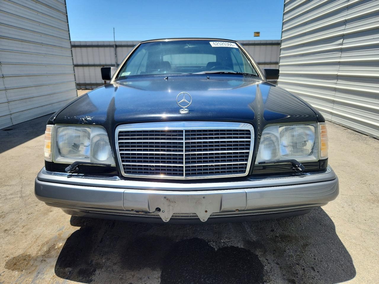 1995 Mercedes-benz E 320 Black vin: WDBEA66EXSC282317