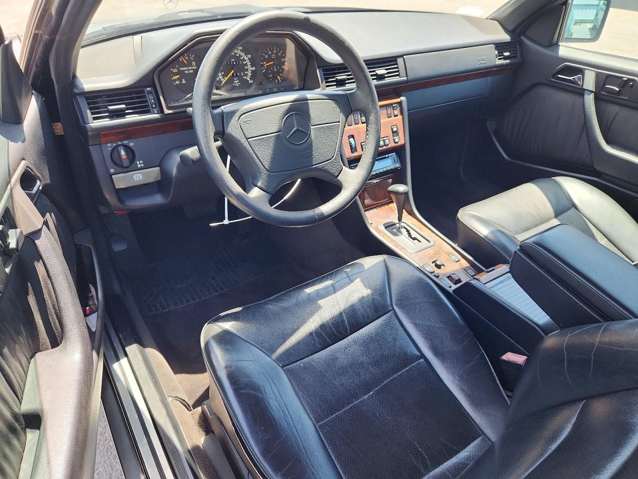 1995 Mercedes-benz E 320 Black vin: WDBEA66EXSC282317