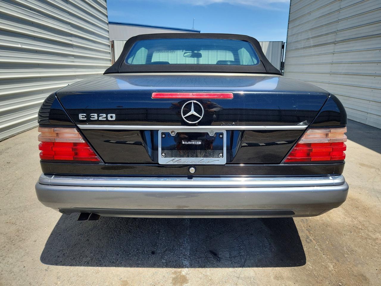 1995 Mercedes-benz E 320 Black vin: WDBEA66EXSC282317