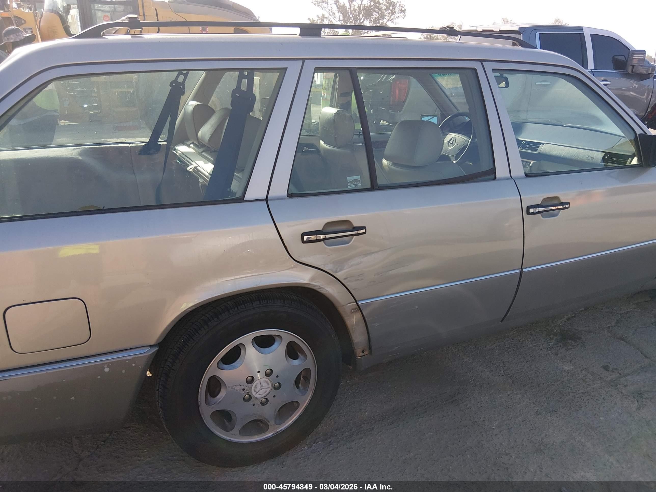 1995 Mercedes-benz E 320 Gold vin: WDBEA92E6SF313875
