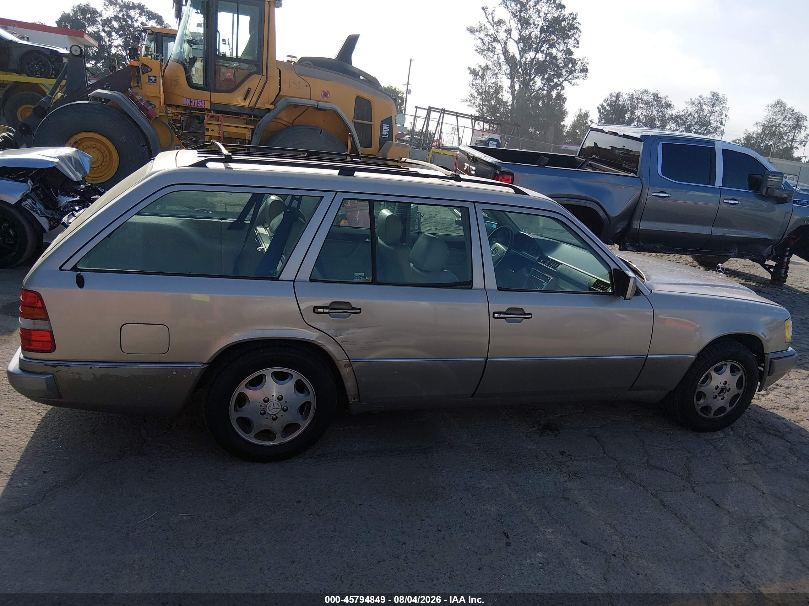 1995 Mercedes-benz E 320 Gold vin: WDBEA92E6SF313875