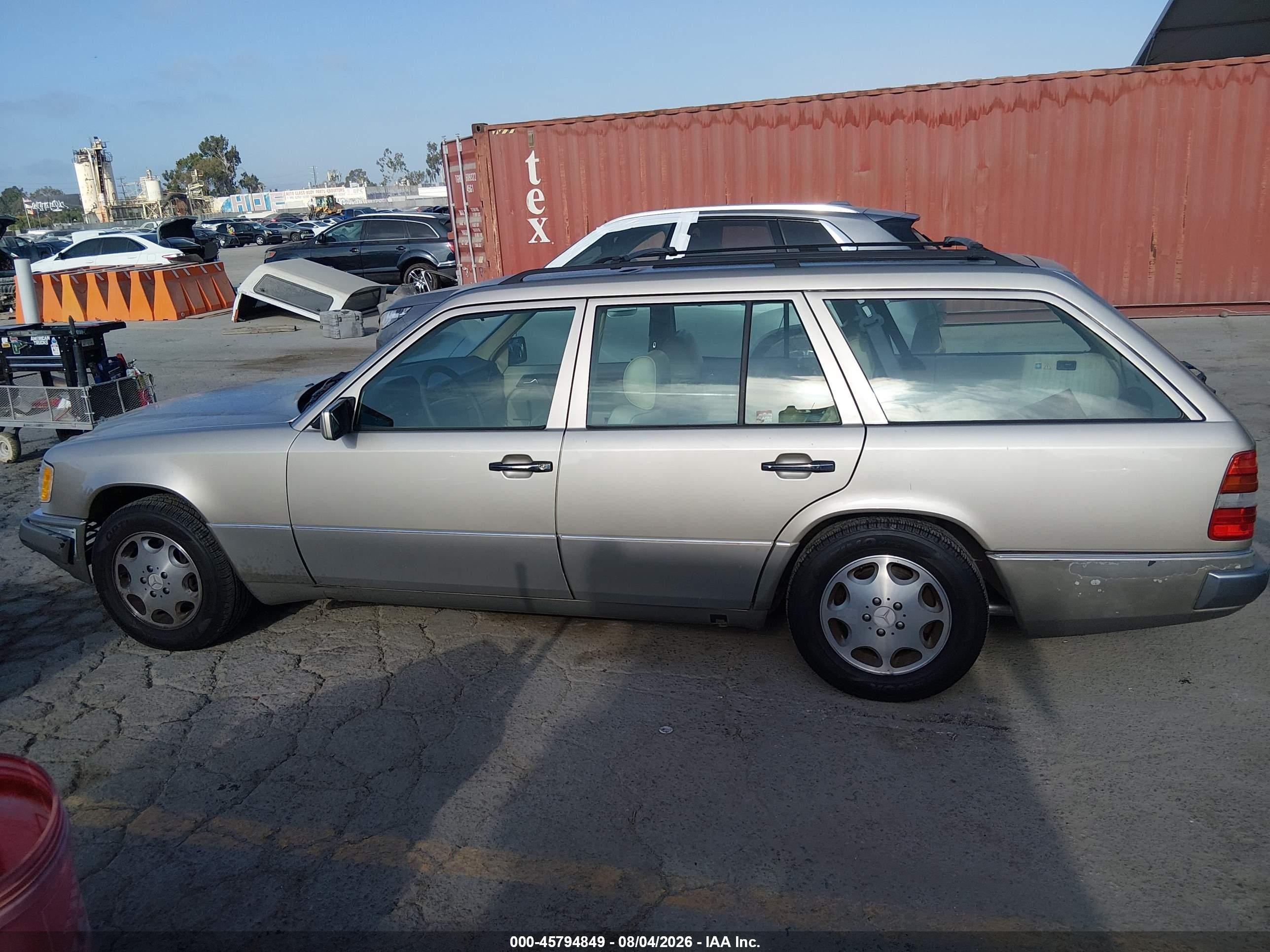 1995 Mercedes-benz E 320 Gold vin: WDBEA92E6SF313875