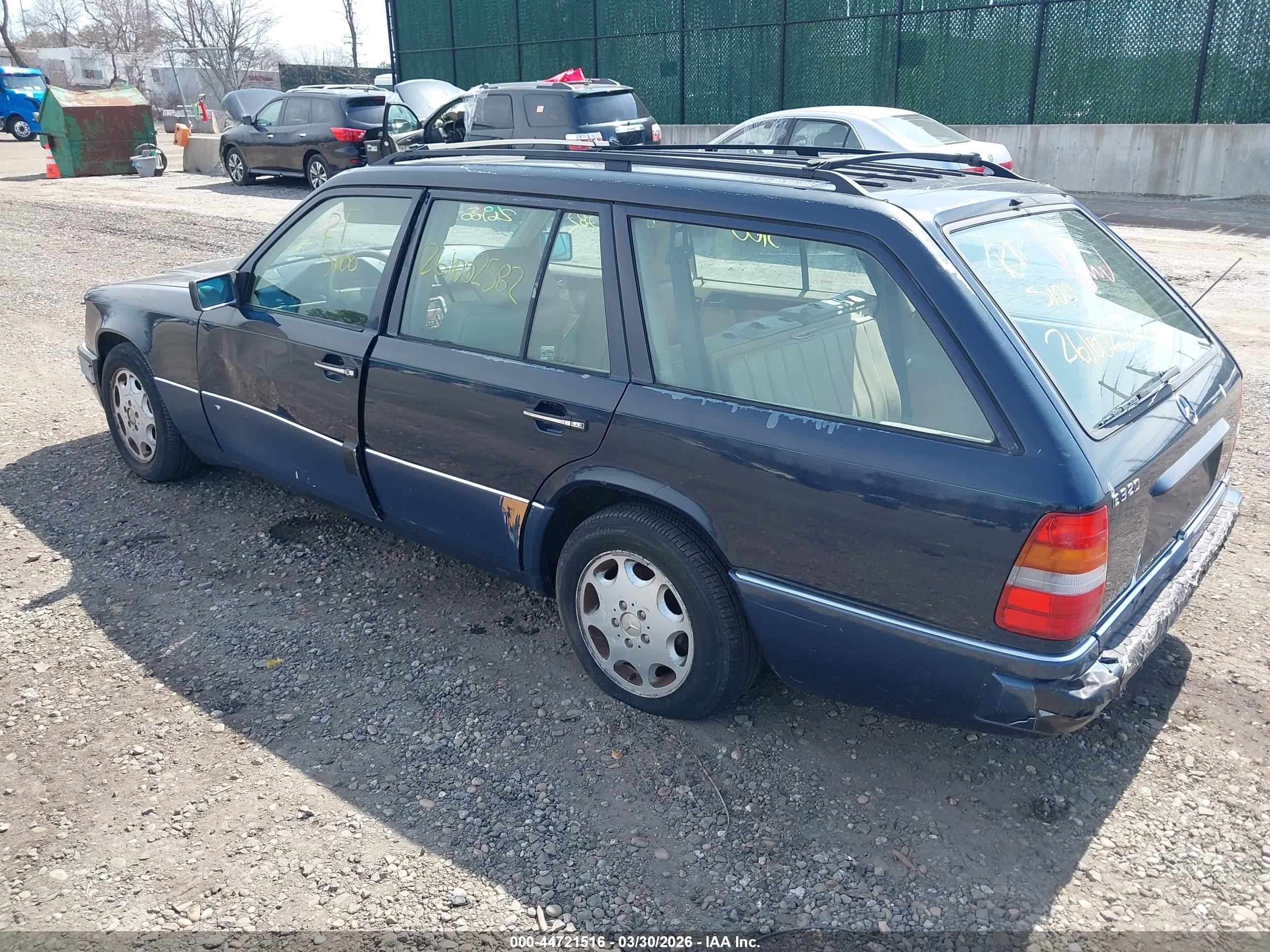 1994 Mercedes-benz E 320 Dark Blue vin: WDBEA92E9RF285659