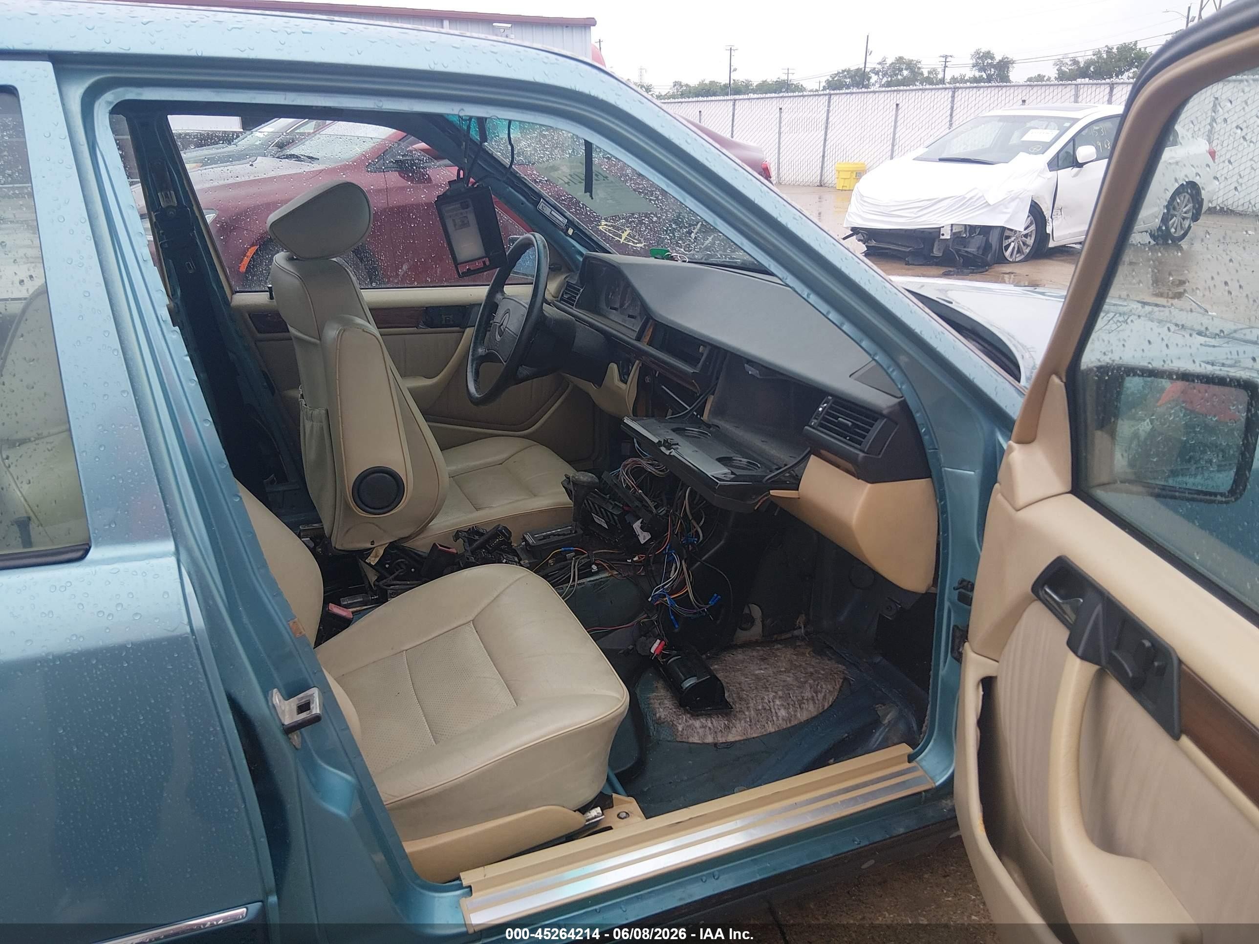 1991 Mercedes-benz 300 D Light Blue vin: WDBEB28D8MB378269