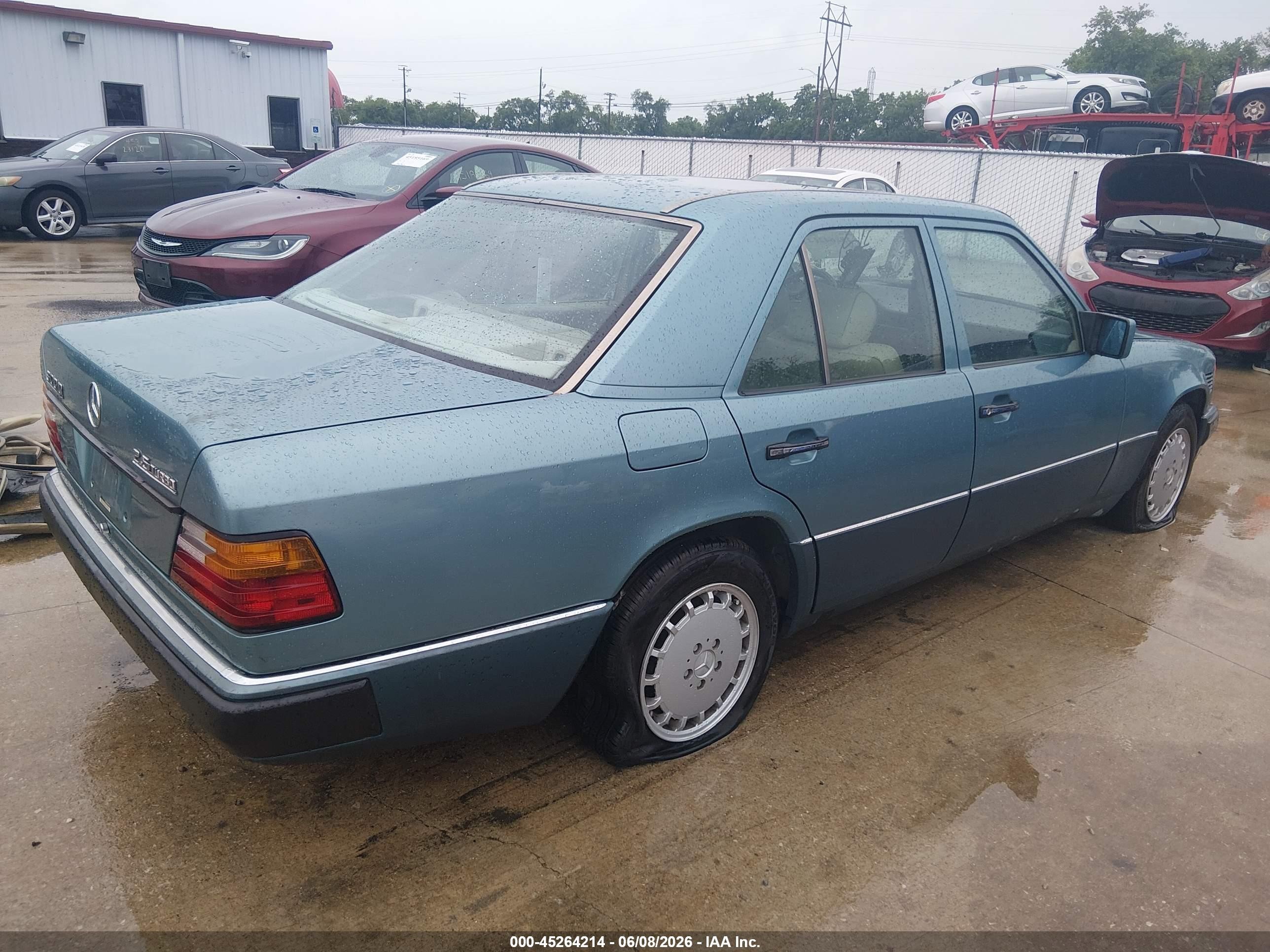 1991 Mercedes-benz 300 D Light Blue vin: WDBEB28D8MB378269