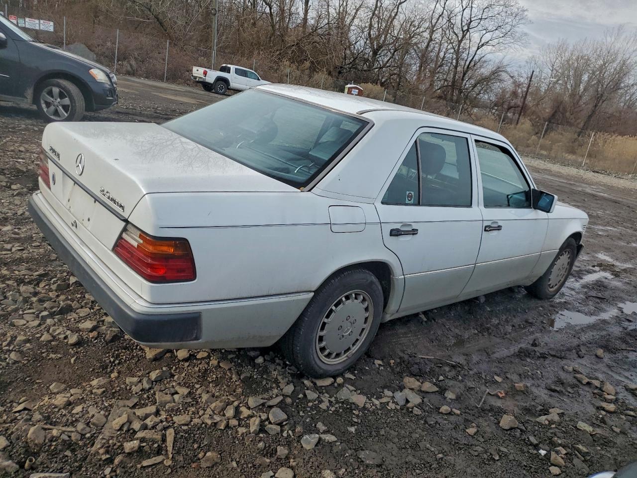 1991 Mercedes-benz 300 D White vin: WDBEB28D9MB444716