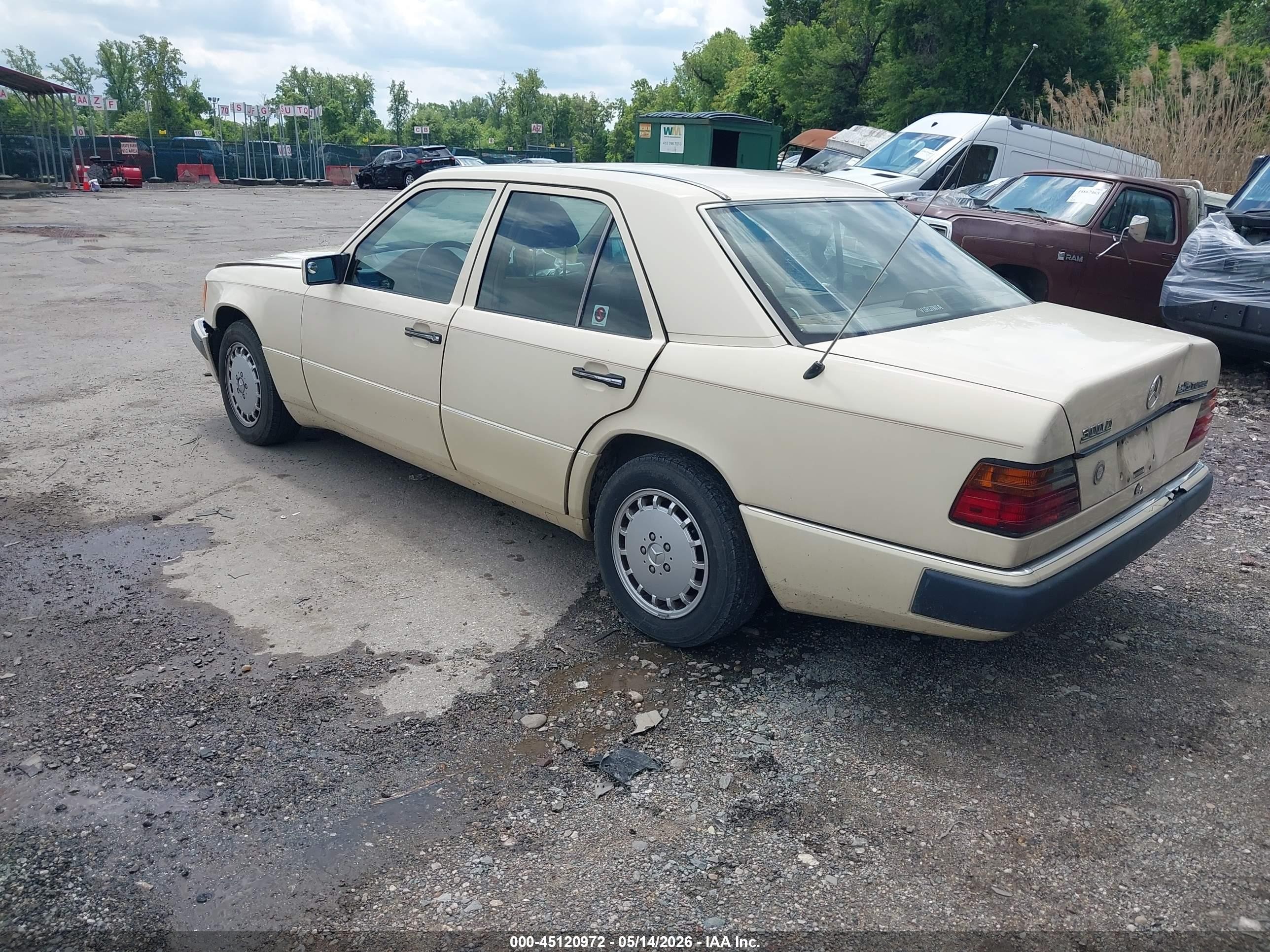 1992 Mercedes-benz 300 D Beige vin: WDBEB28E3NB559600