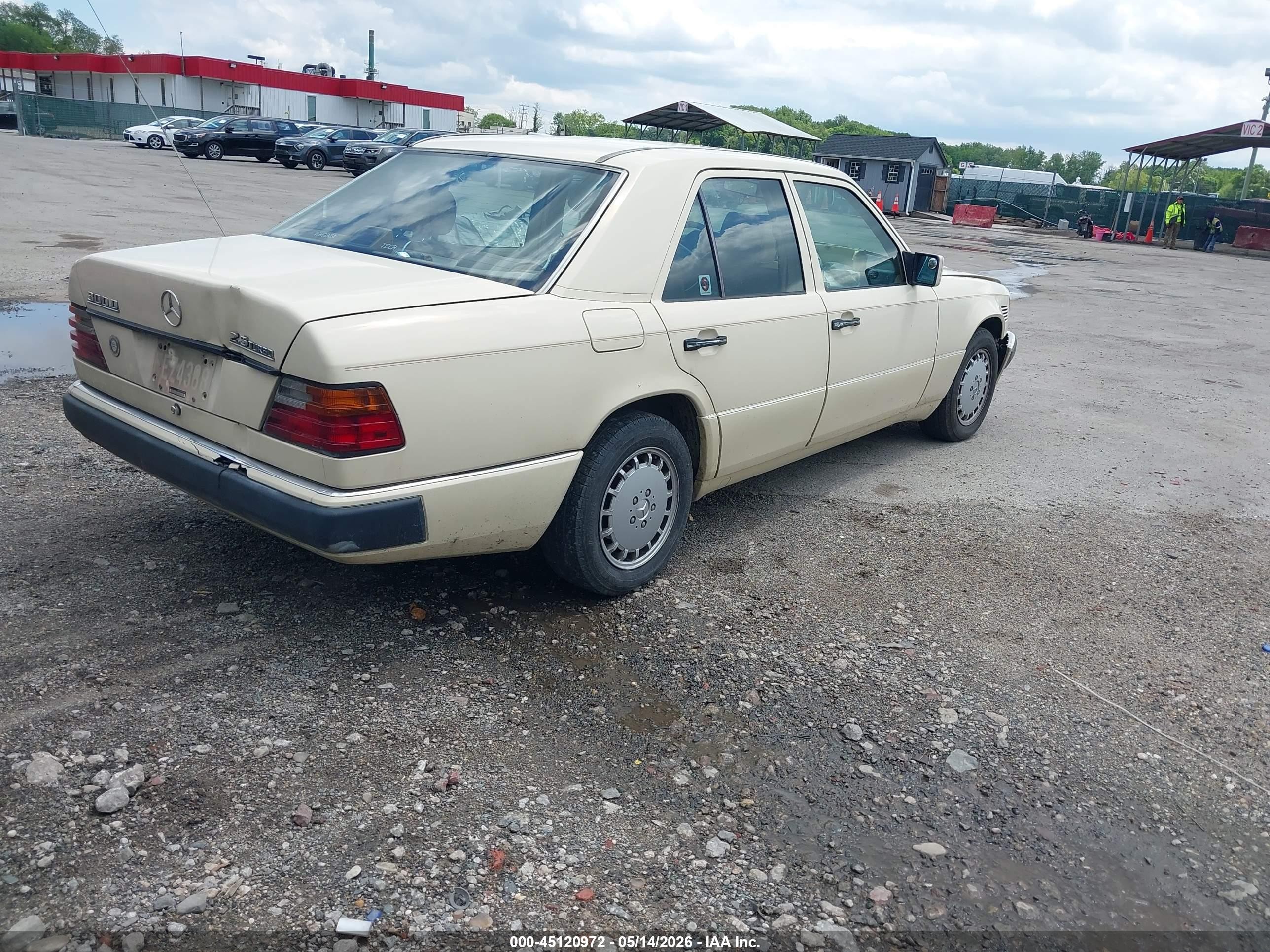 1992 Mercedes-benz 300 D Beige vin: WDBEB28E3NB559600