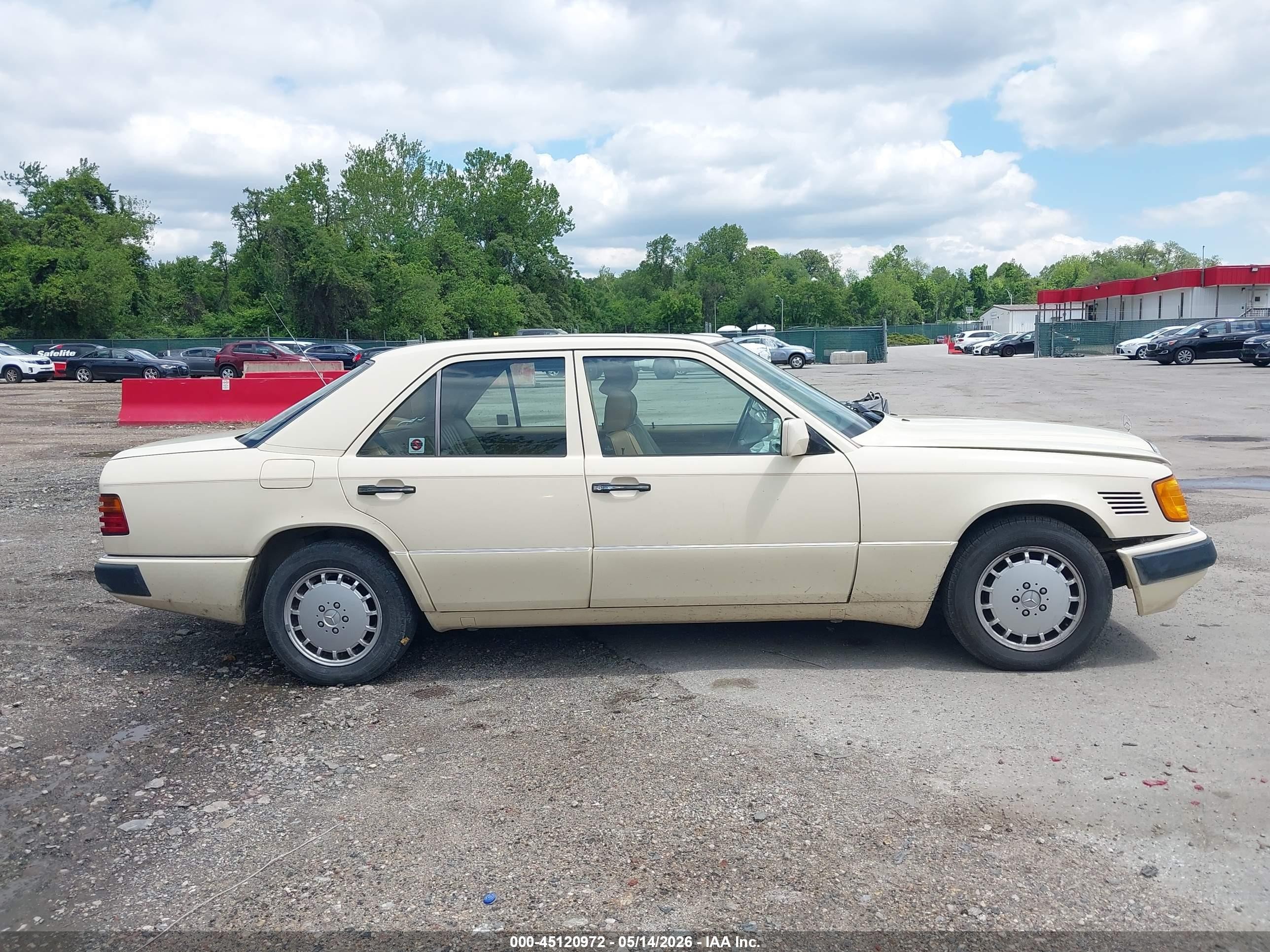 1992 Mercedes-benz 300 D Beige vin: WDBEB28E3NB559600