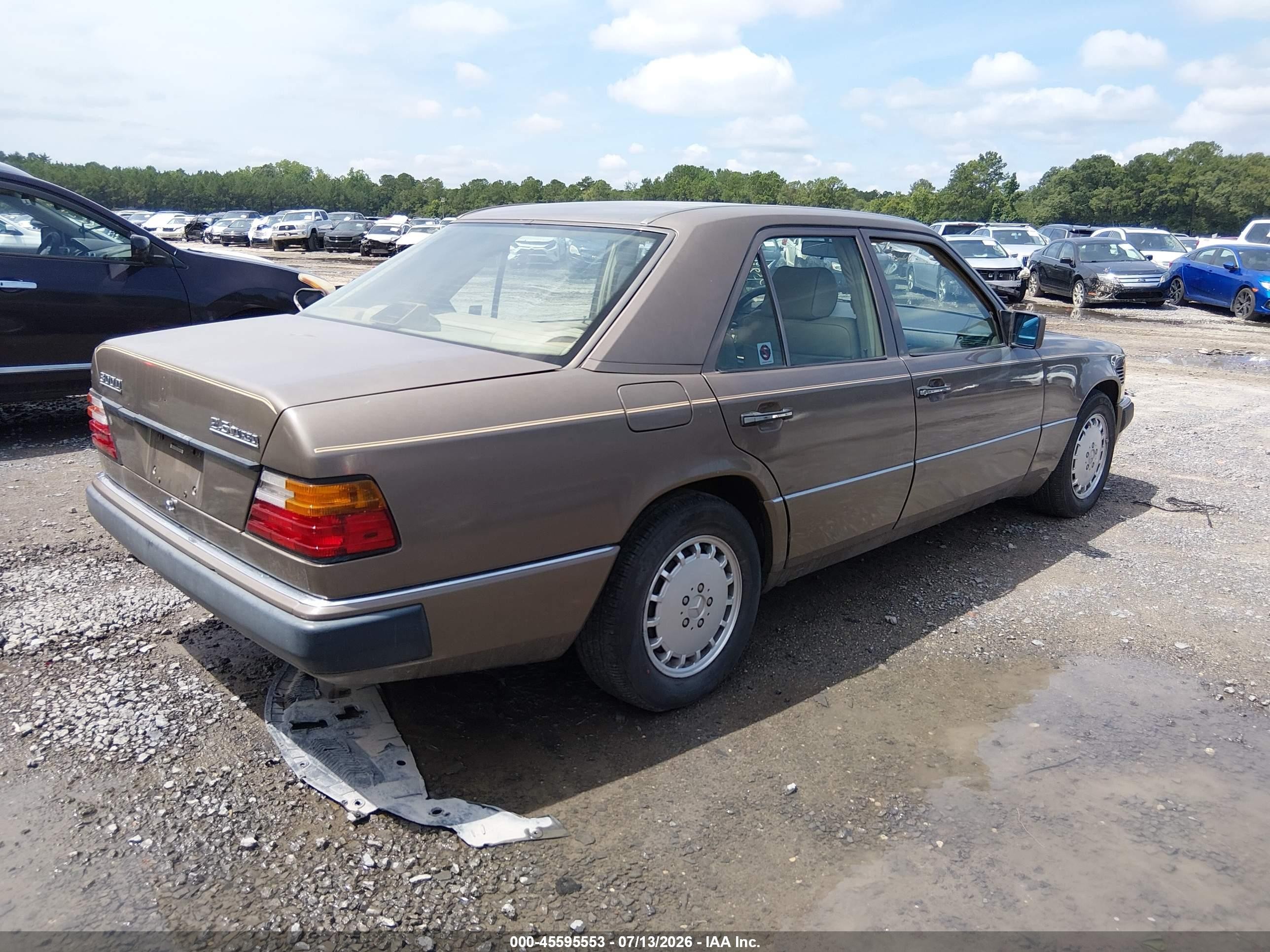 1992 Mercedes-benz 300 D Brown vin: WDBEB28E3NB638815