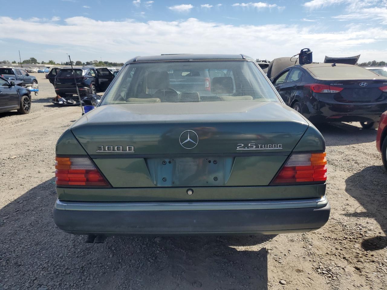 1992 Mercedes-benz 300 D Green vin: WDBEB28E4NB672987