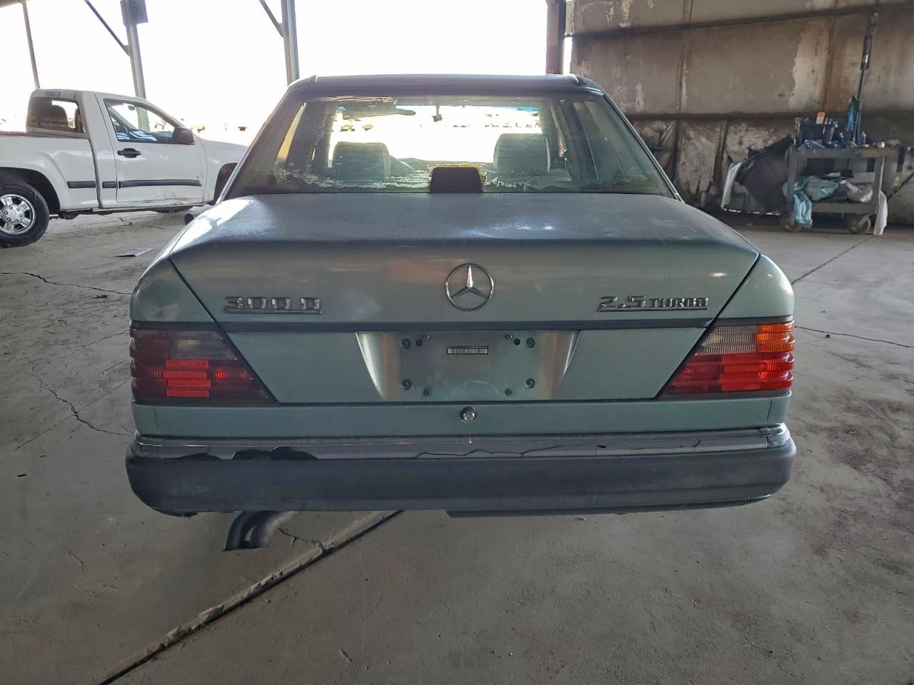 1992 Mercedes-benz 300 D Blue vin: WDBEB28E5NB615469