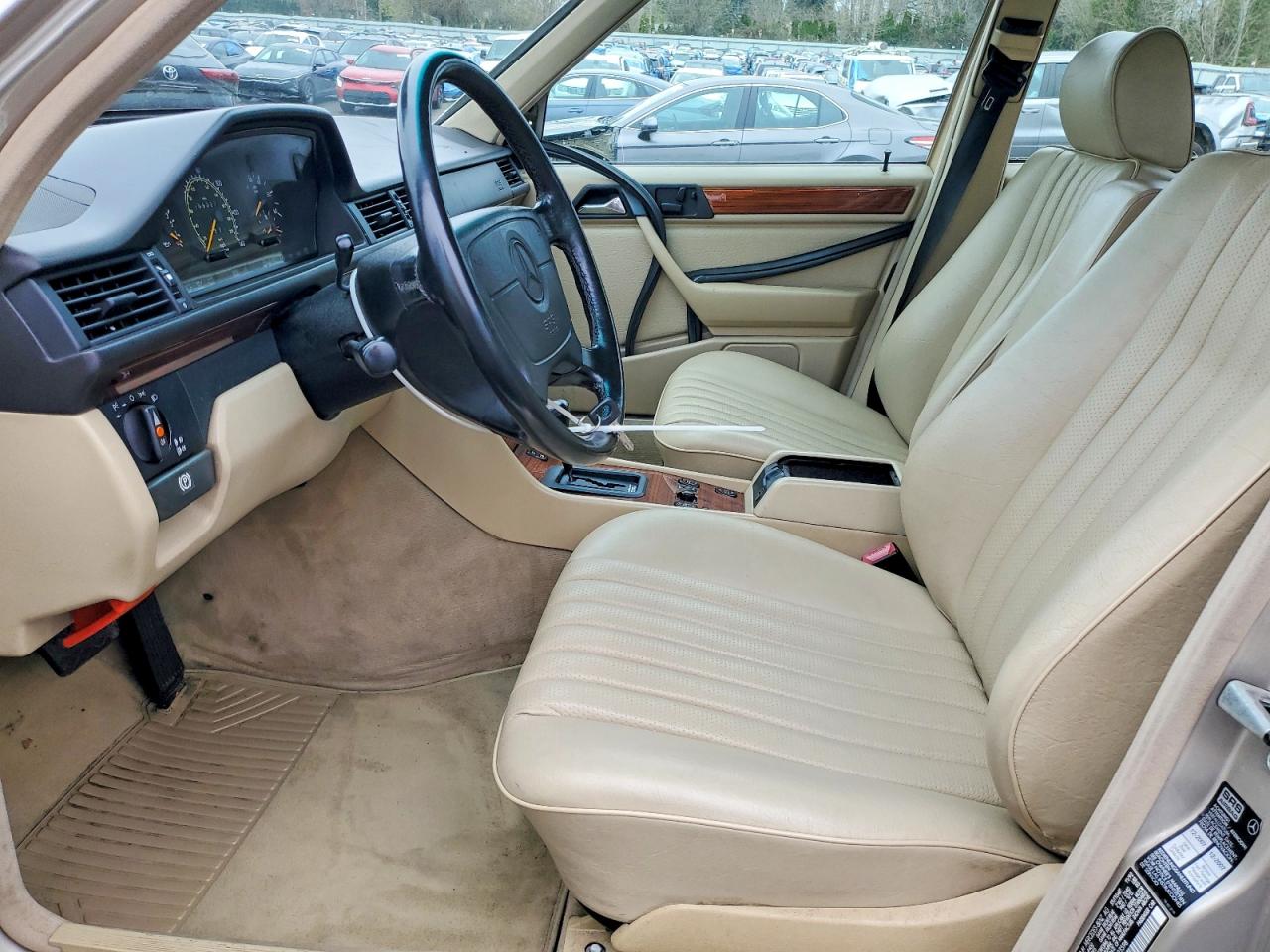 1993 Mercedes-benz 300 D Желто-коричневый vin: WDBEB28E9PB893598