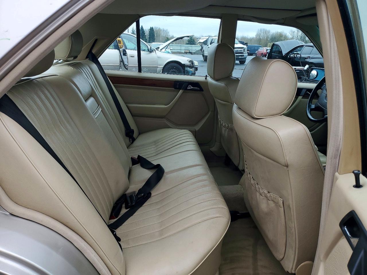 1993 Mercedes-benz 300 D Желто-коричневый vin: WDBEB28E9PB893598