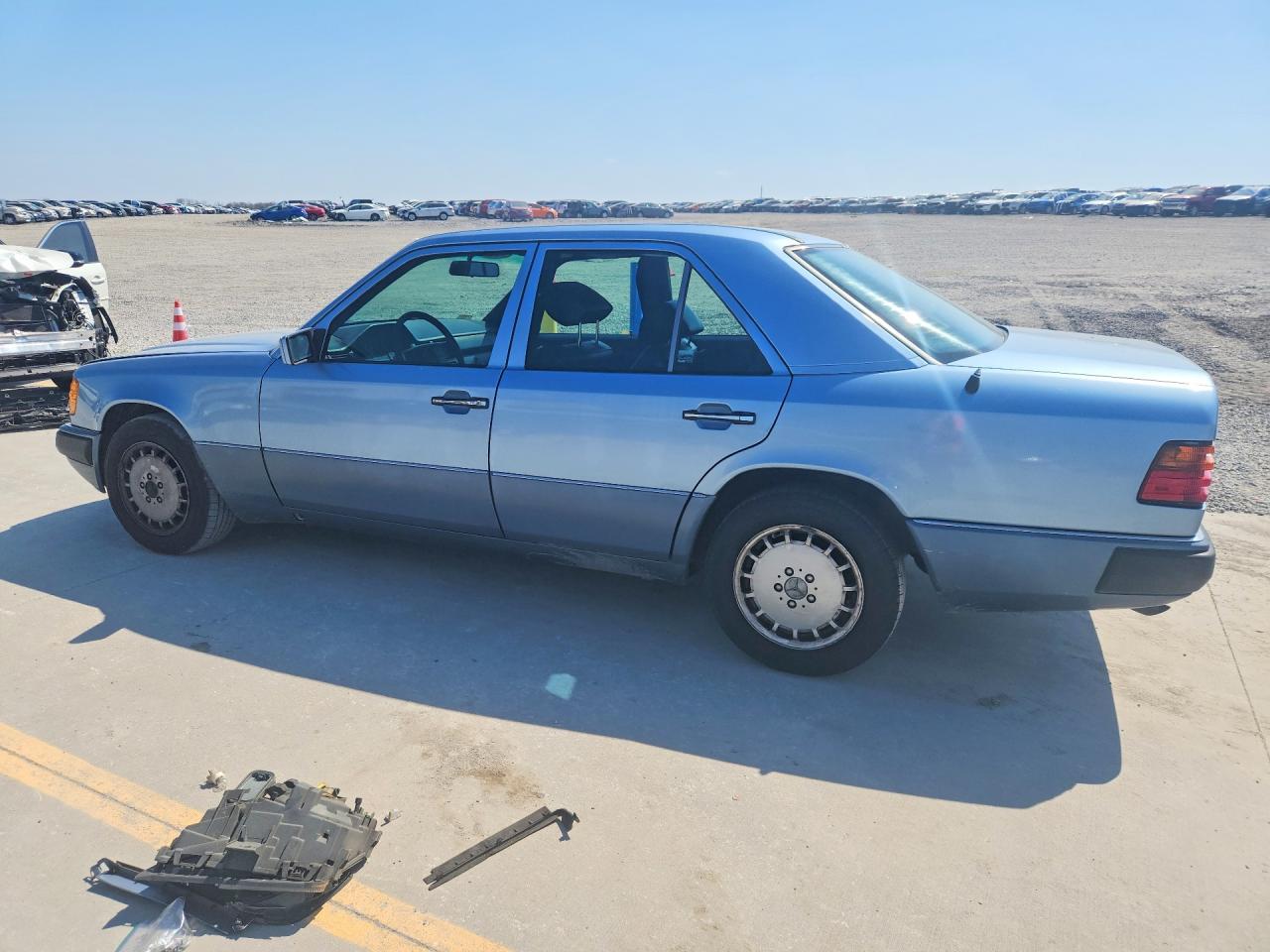 1993 Mercedes-benz 300 D Синий vin: WDBEB28EXPB840764