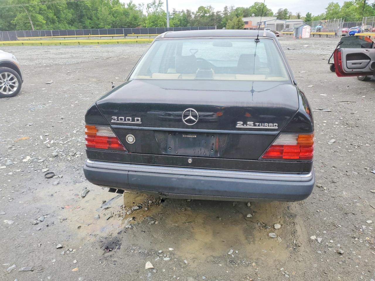 1993 Mercedes-benz 300 D Black vin: WDBEB28EXPC008349