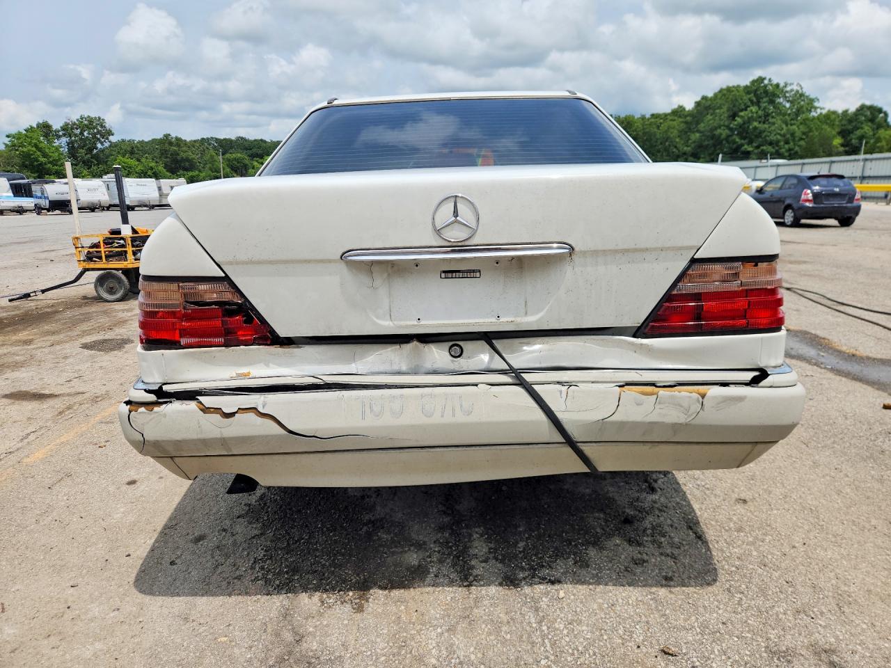 1995 Mercedes-benz E 300d White vin: WDBEB31E2SC135301