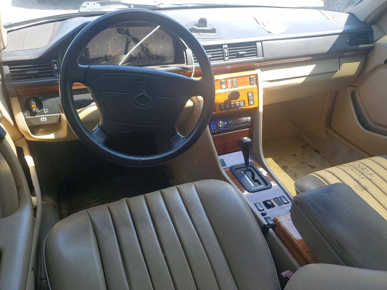 1995 Mercedes-benz E 300d Tan vin: WDBEB31E5SC115706
