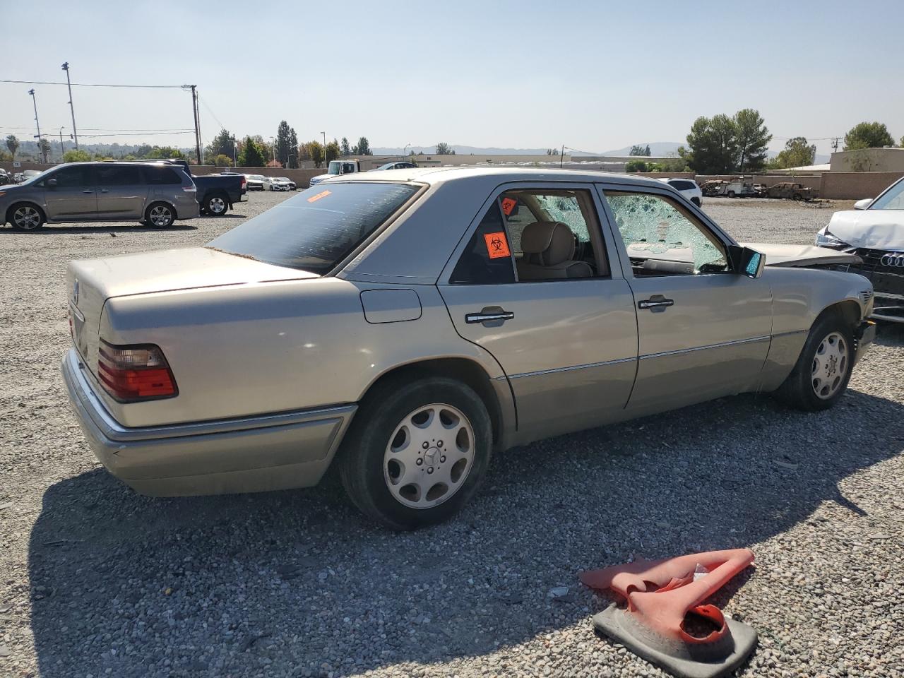 1995 Mercedes-benz E 300d Tan vin: WDBEB31E6SC091657