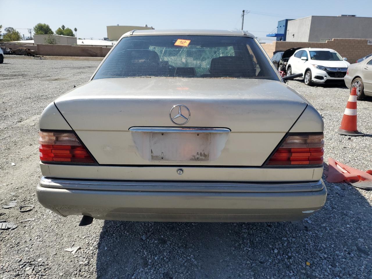 1995 Mercedes-benz E 300d Tan vin: WDBEB31E6SC091657