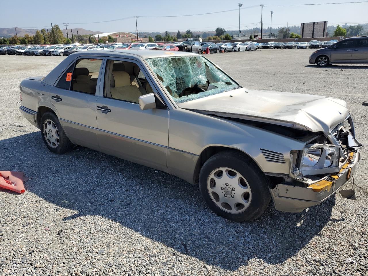 1995 Mercedes-benz E 300d Tan vin: WDBEB31E6SC091657