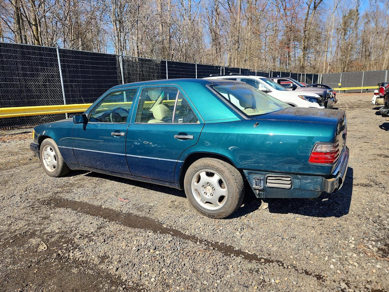 1995 Mercedes-benz E 300d Green vin: WDBEB31E7SC232820