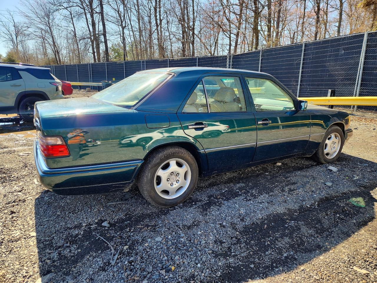 1995 Mercedes-benz E 300d Green vin: WDBEB31E7SC232820