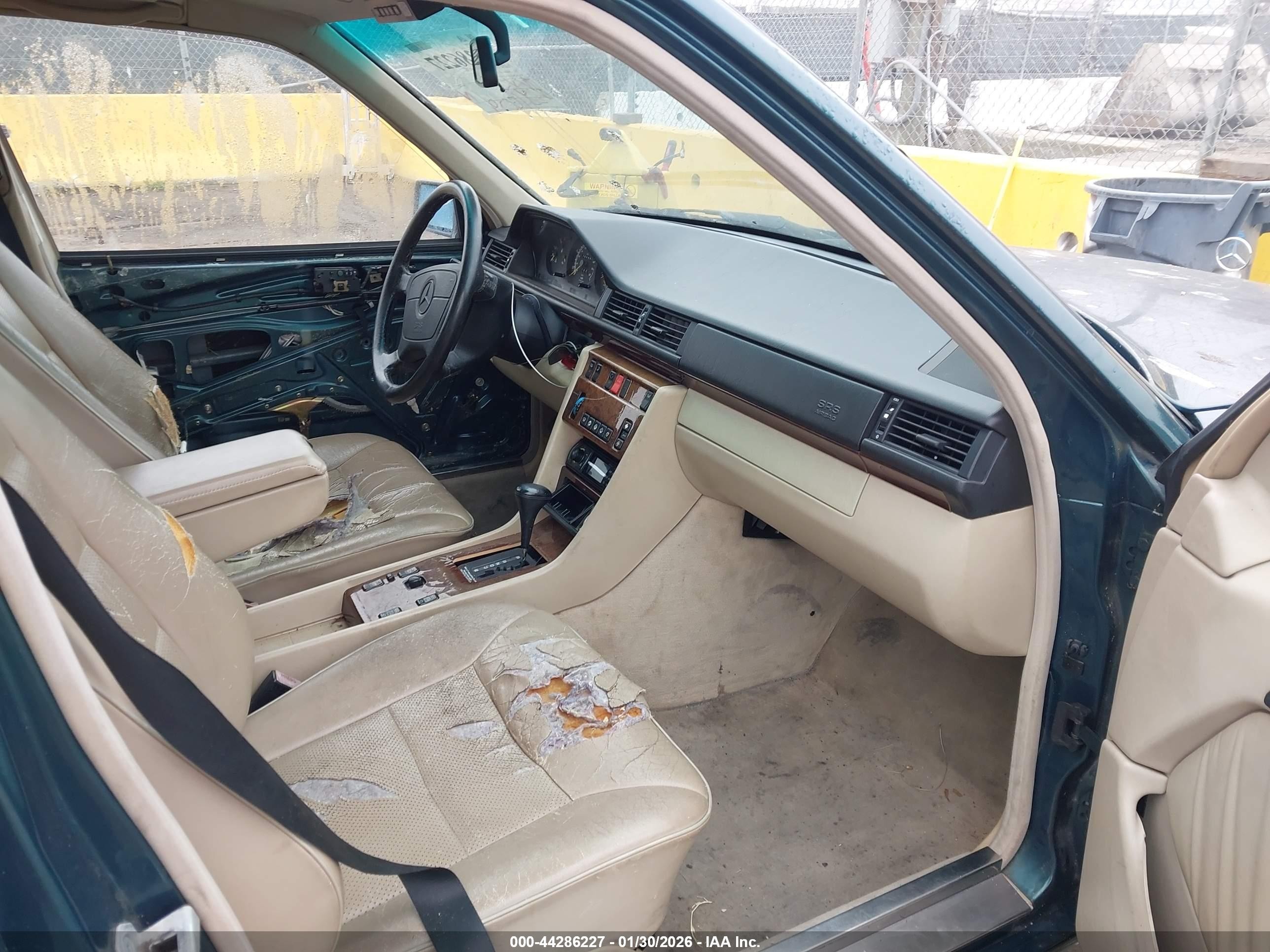 1995 Mercedes-benz E 300d/300d Special Green vin: WDBEB31E7SC265638