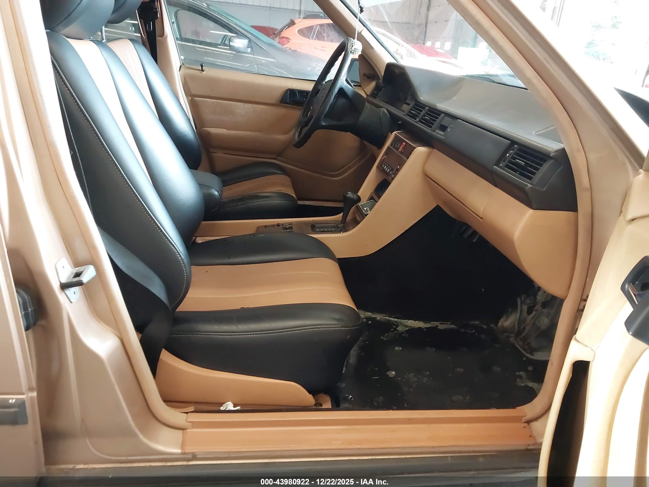 1987 Mercedes-benz 300 Tdt Золотой vin: WDBEB93D0HF027337