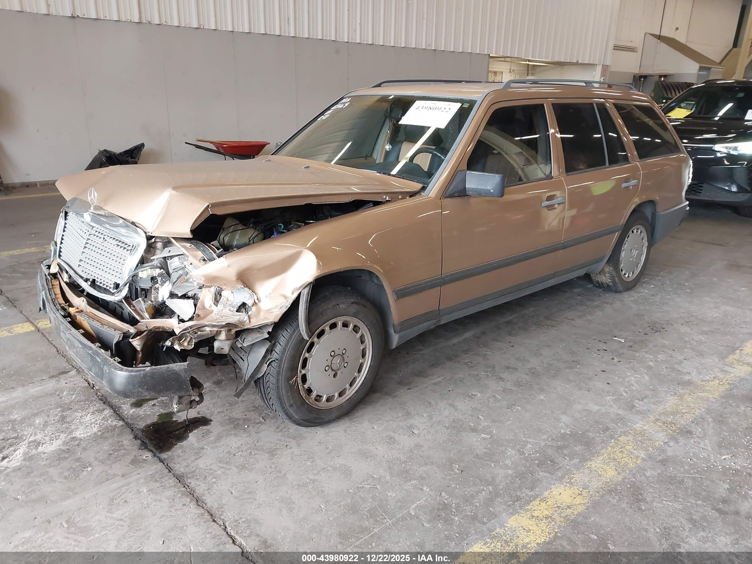 1987 Mercedes-benz 300 Tdt Золотой vin: WDBEB93D0HF027337