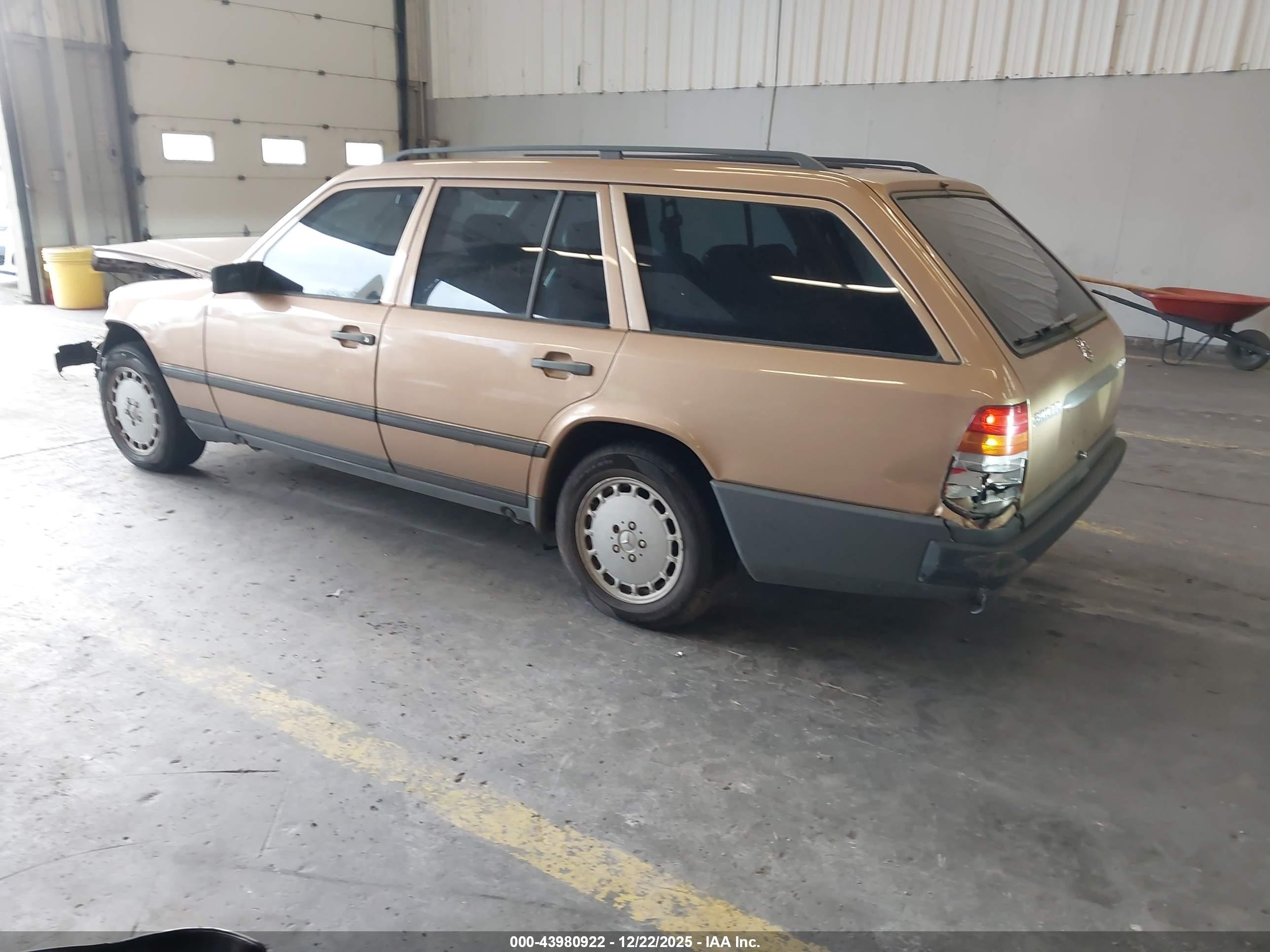 1987 Mercedes-benz 300 Tdt Золотой vin: WDBEB93D0HF027337