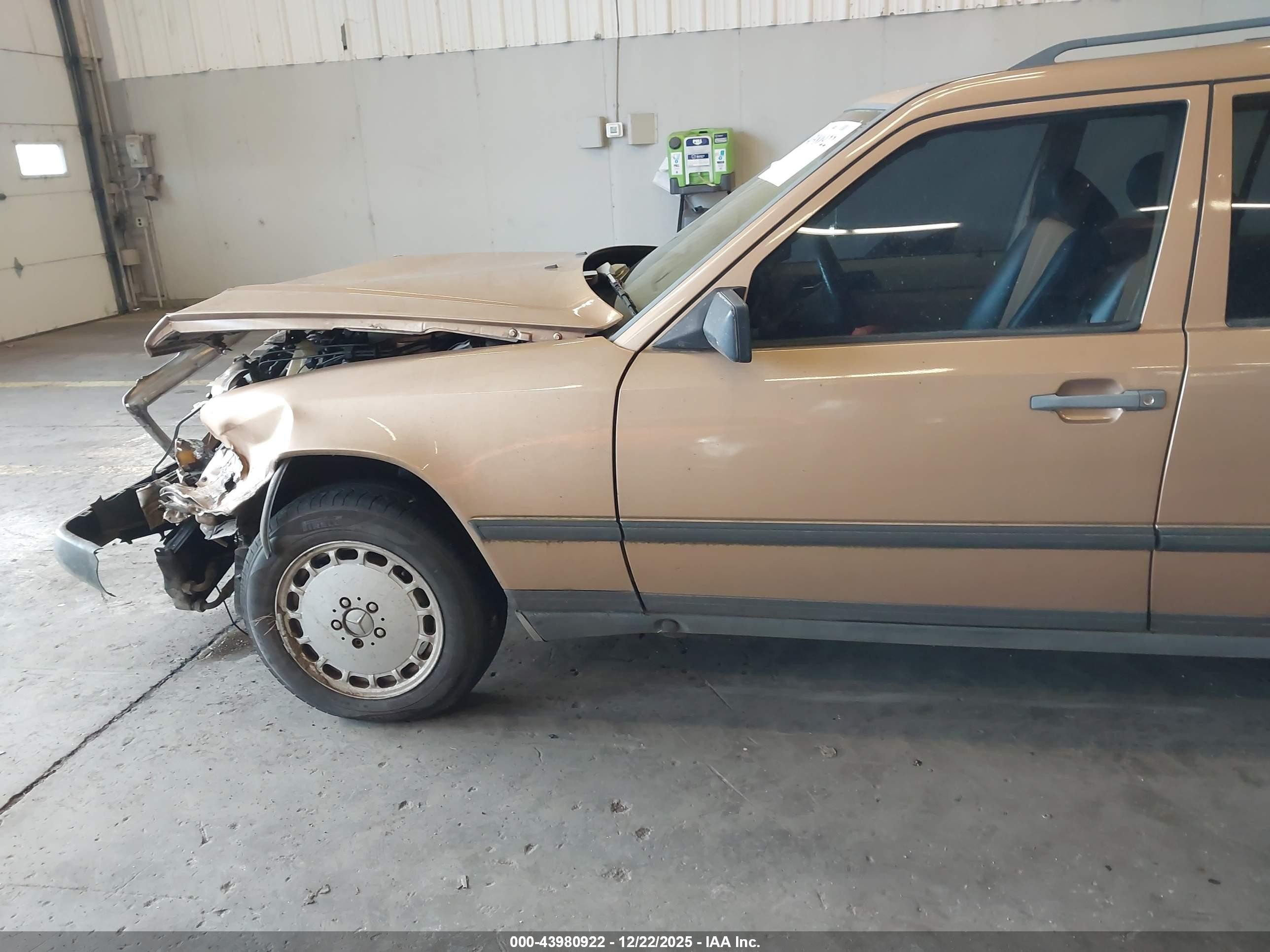1987 Mercedes-benz 300 Tdt Золотой vin: WDBEB93D0HF027337